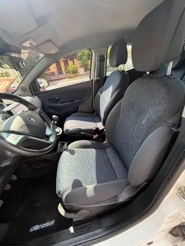 Lancia Ypsilon view 7