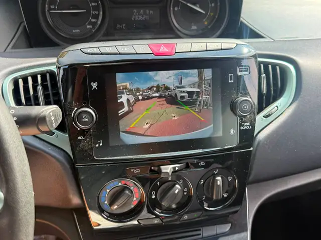 Lancia Ypsilon view 11