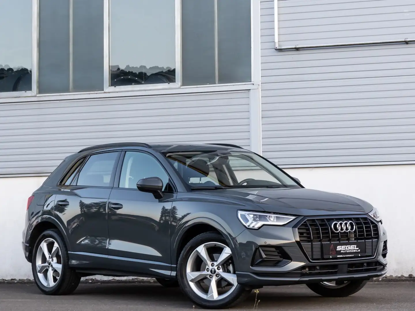 Audi Q3 35 TDI advanced*PANO*LED*AHK*ACC* Gris - 1