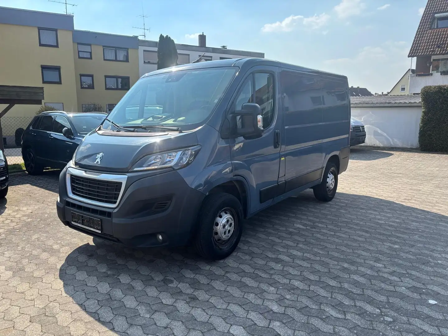 Peugeot Boxer 328 L1H1 Pro BlueHDi 120 Stop +Kamera+Tempomat+ Grau - 2