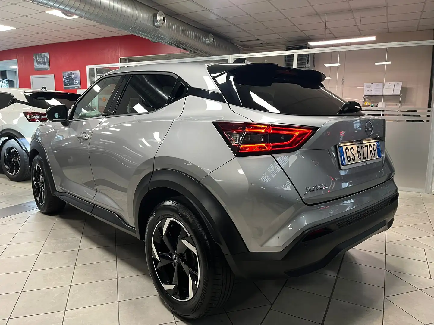 Nissan Juke 1.0 dig-t NCONNECTA AUT- RISPARMIO 7000€ Серебристый - 2