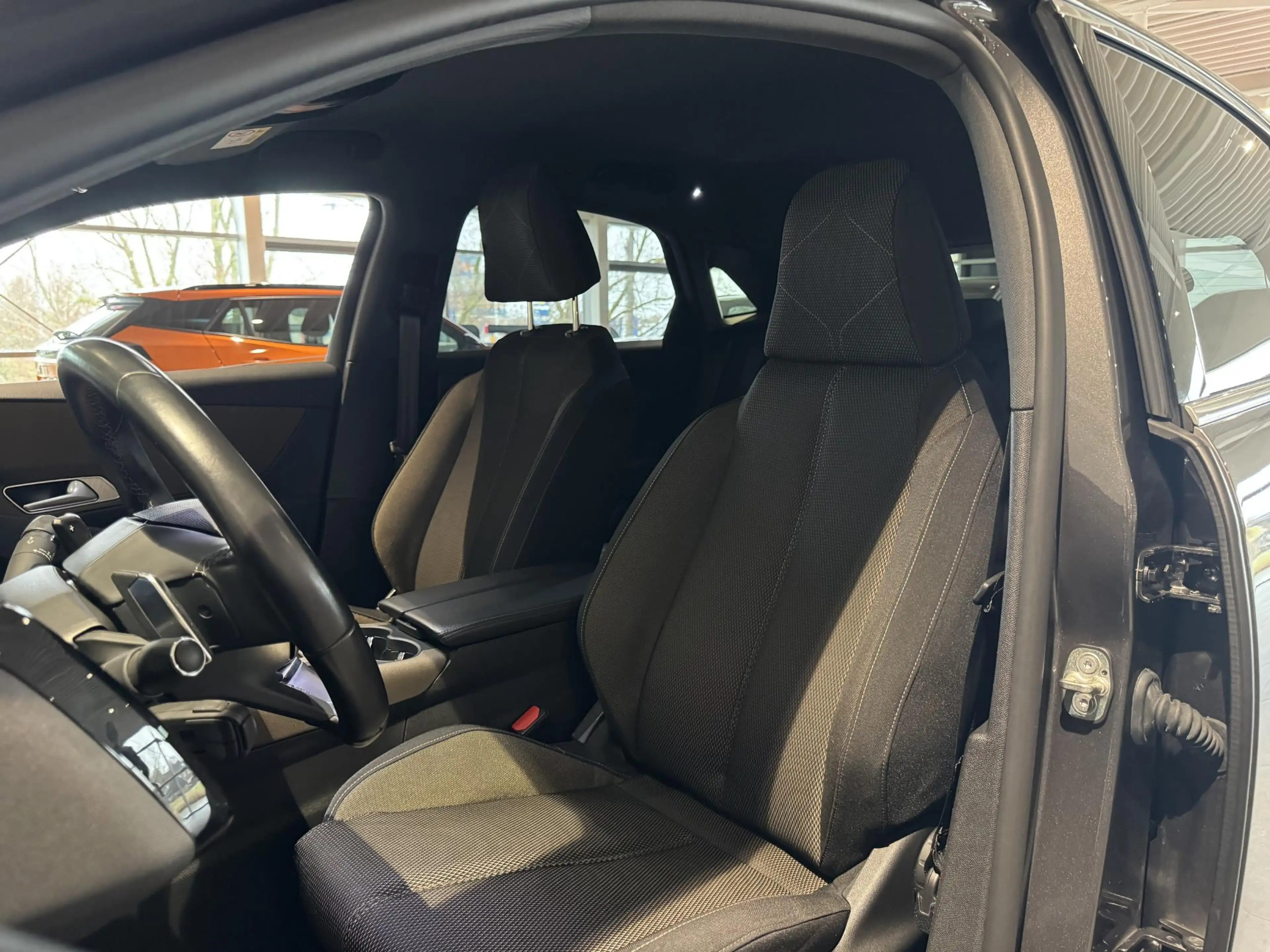 DS Automobiles DS 7 Crossback E-Tense Bastille+ — photo 9
