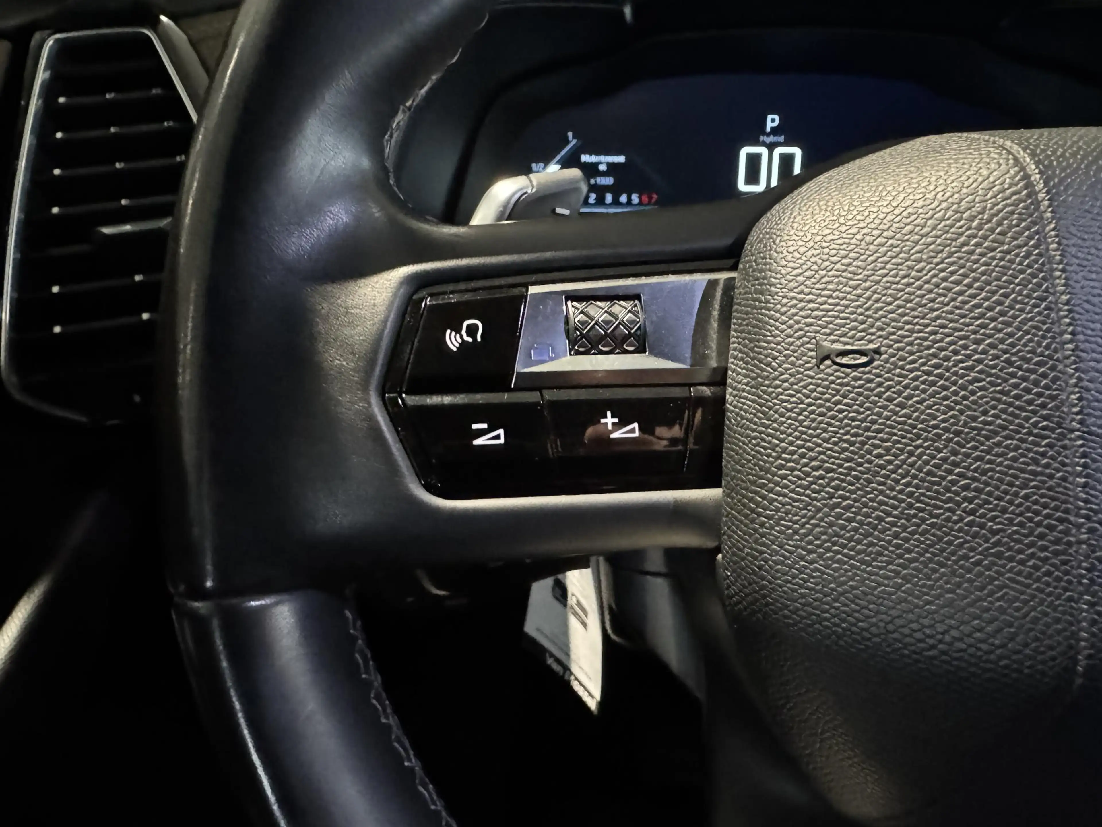 DS Automobiles DS 7 Crossback E-Tense Bastille+ — photo 13