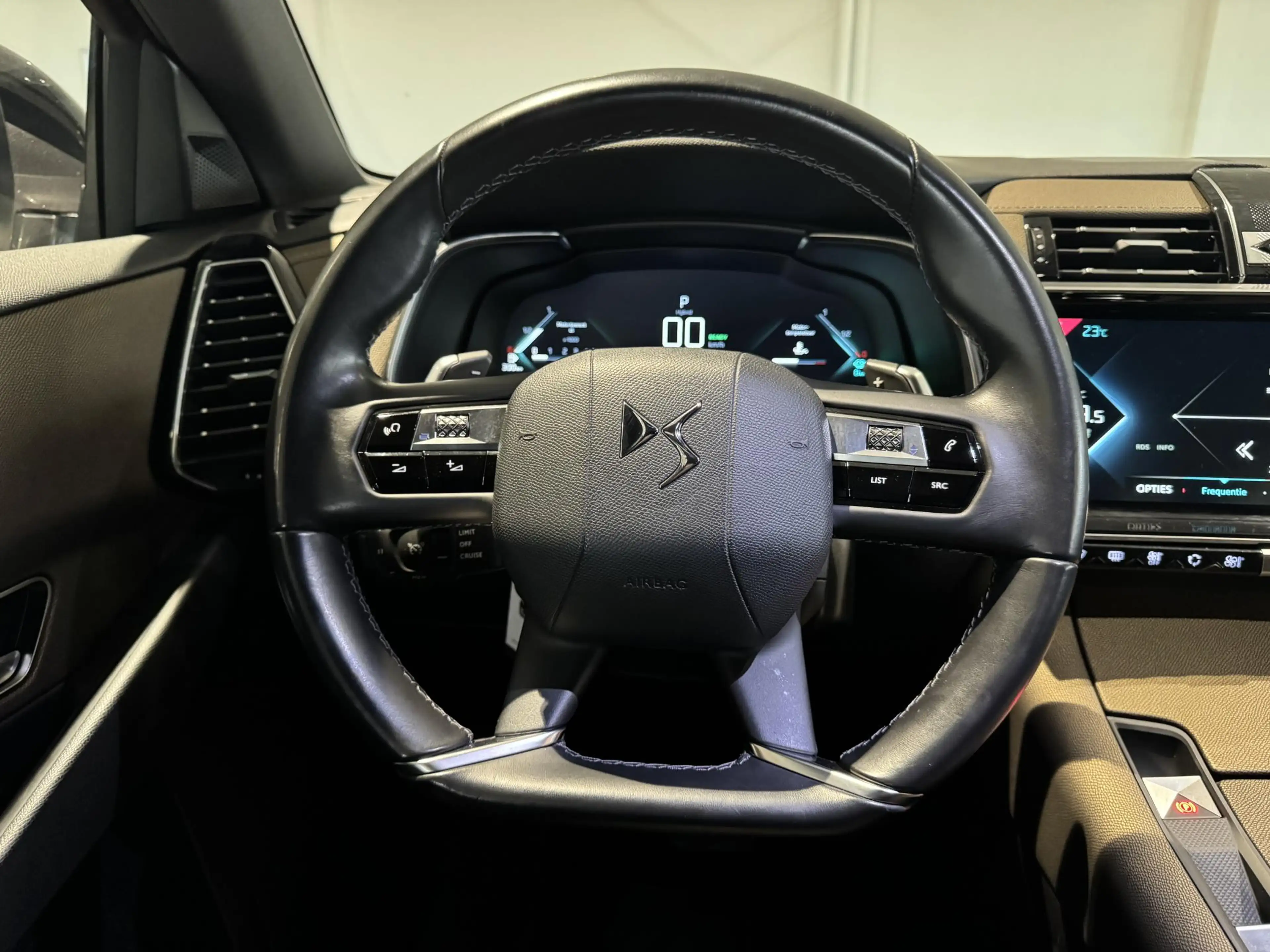 DS Automobiles DS 7 Crossback E-Tense Bastille+ — photo 12