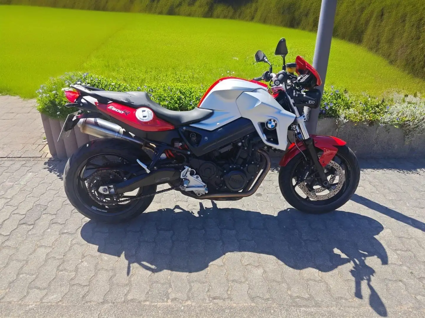 BMW F 800 R Červená - 1
