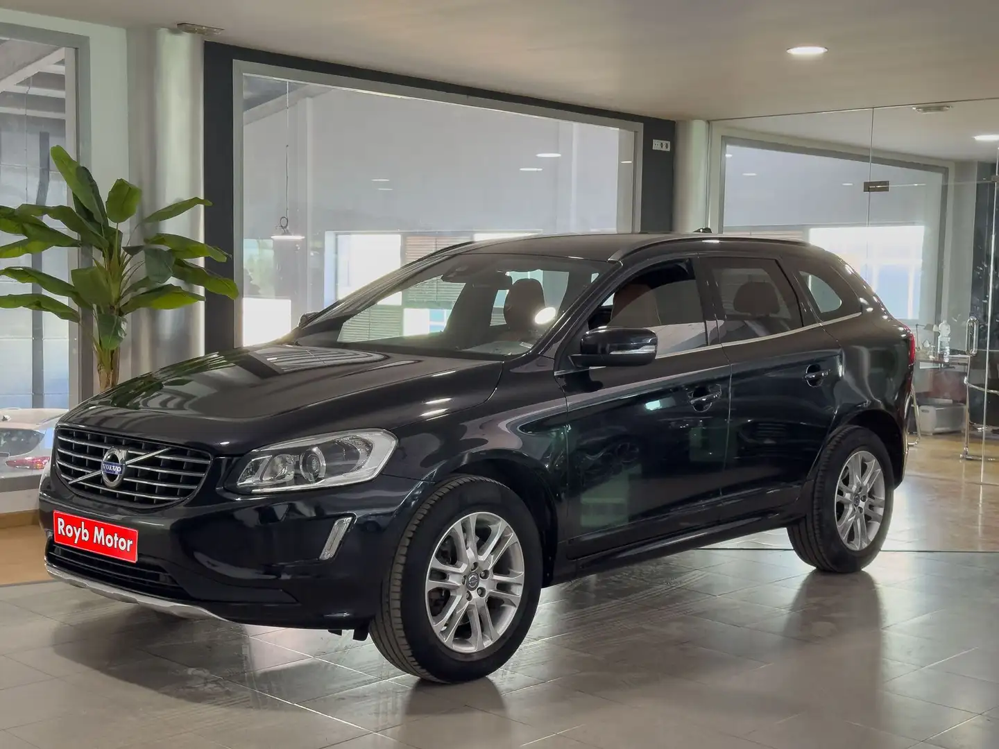 Volvo XC60 D4 Momentum 181 Negro - 1