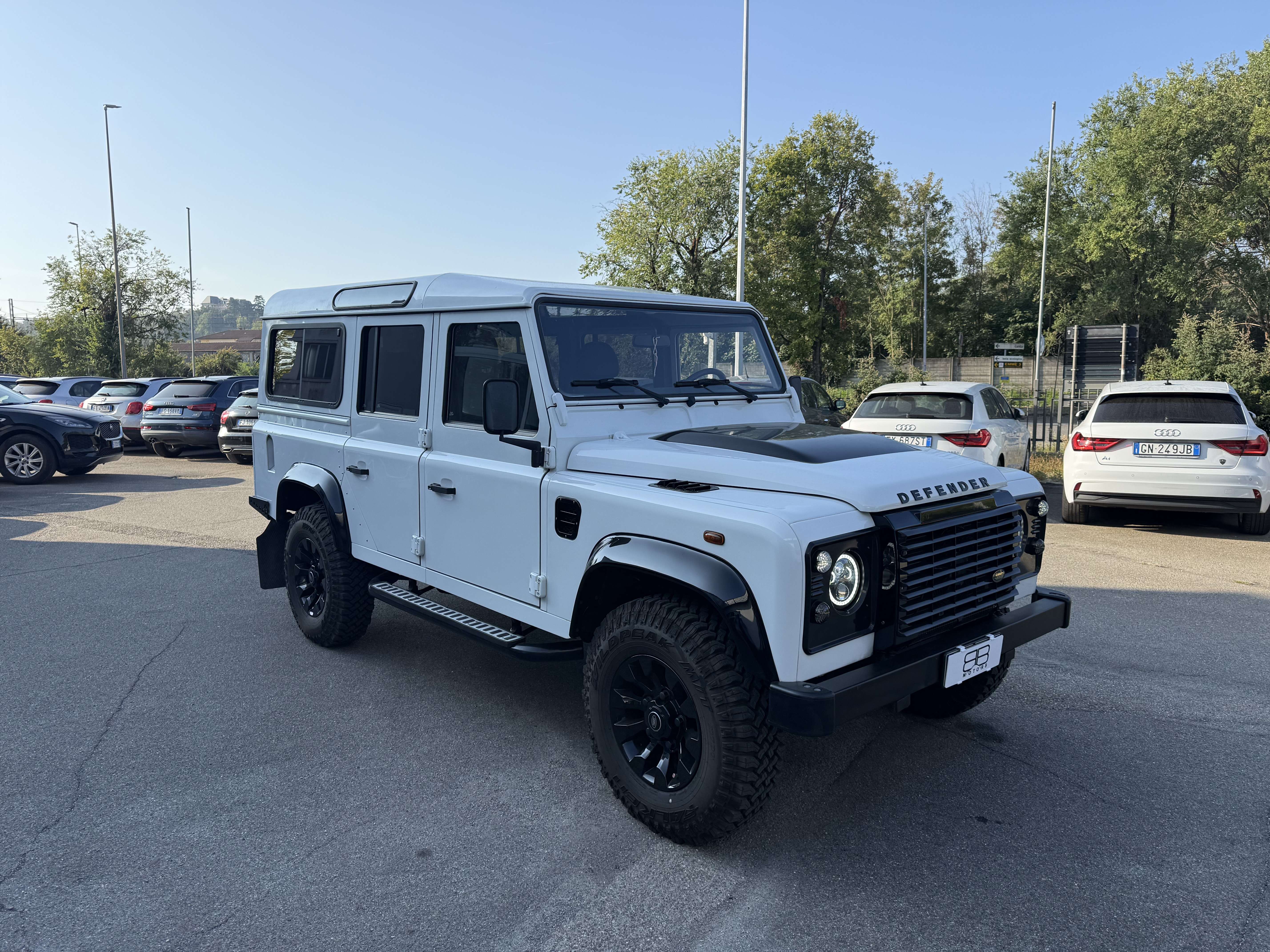 Land Rover Defender