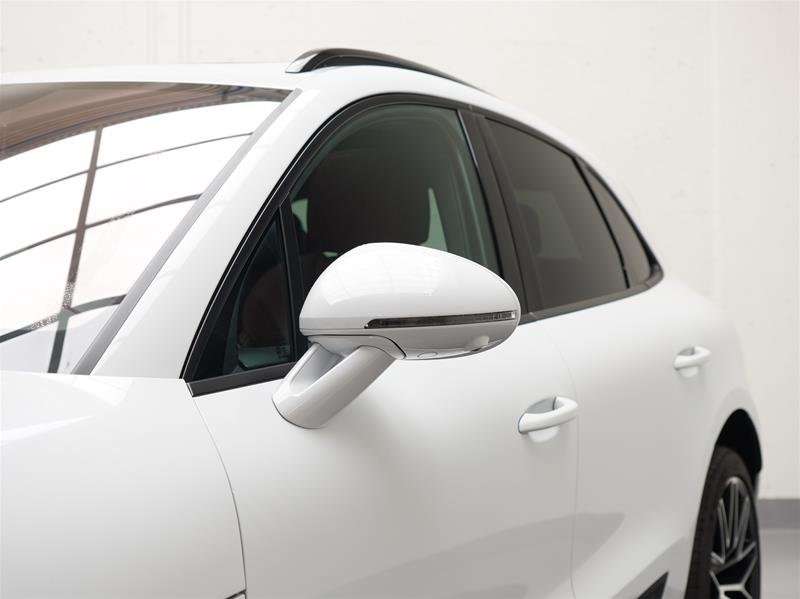 2026 Porsche Macan AWD — photo 5