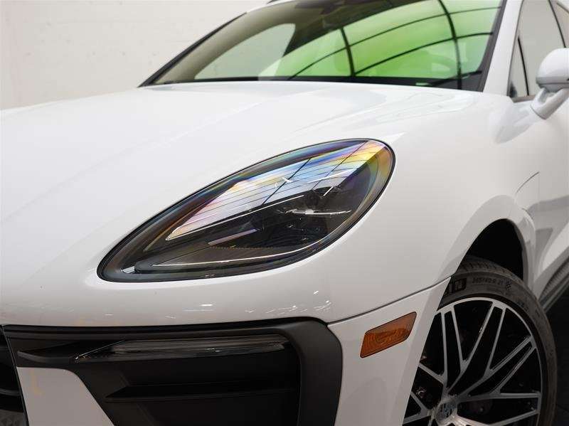 2026 Porsche Macan AWD — photo 2