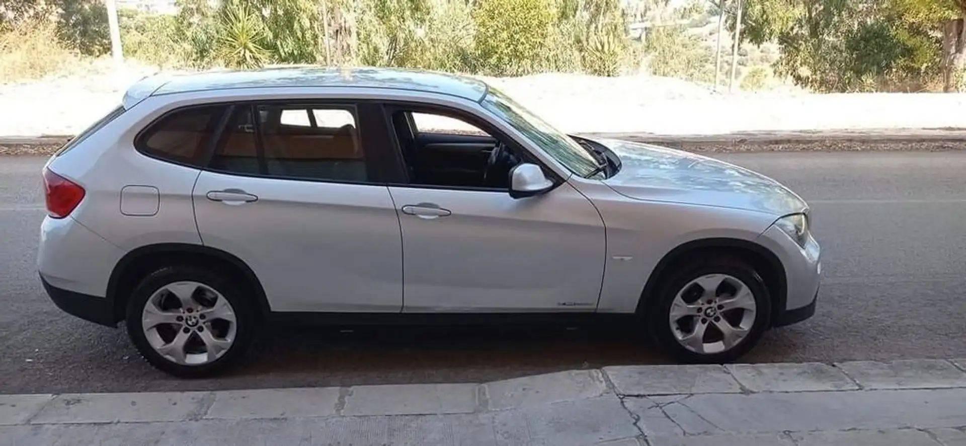 BMW X1 X1 2.0 dA sDrive20 Gris - 2