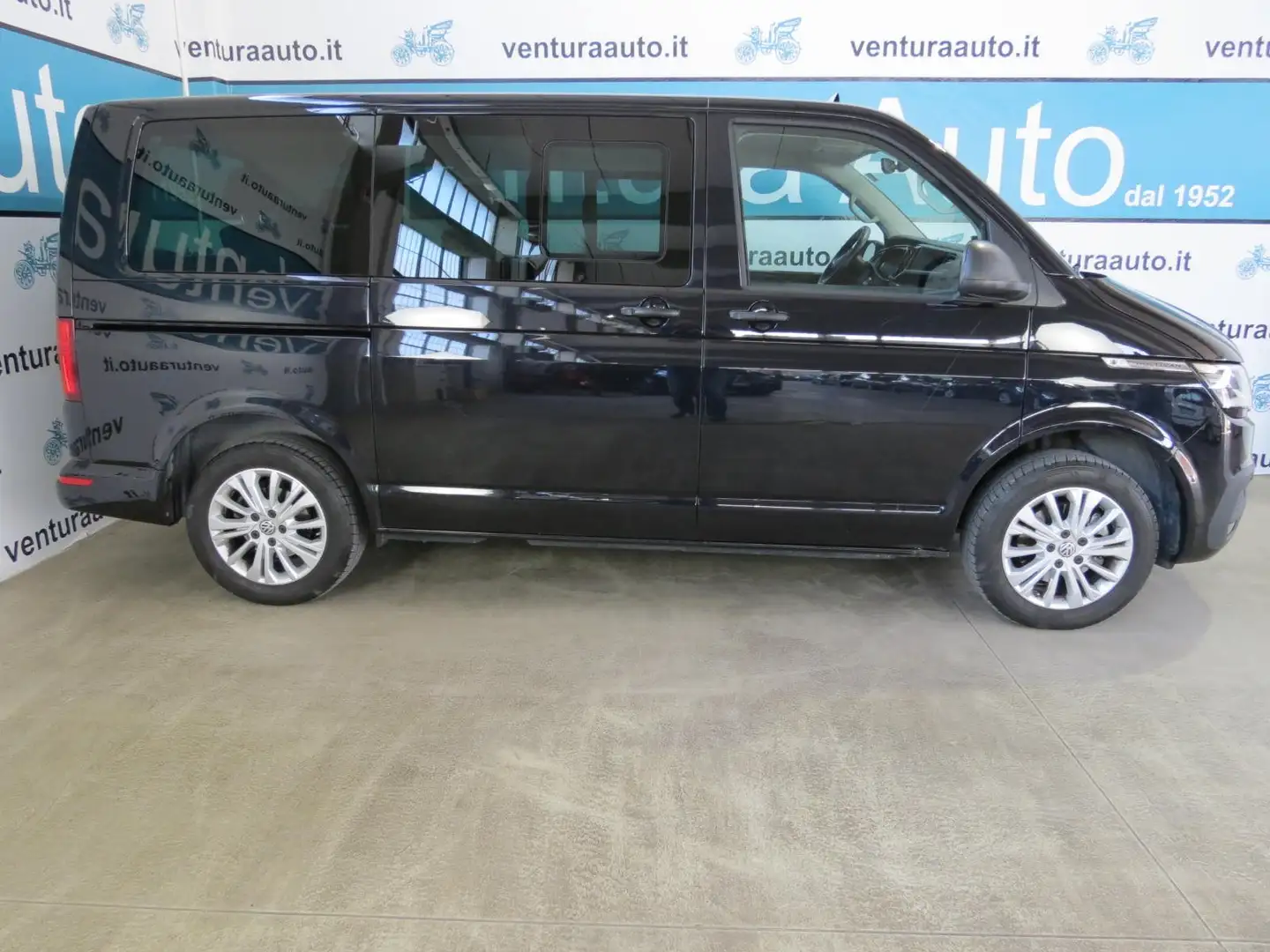 Volkswagen T6.1 Multivan 2.0 TDI 150 CV DSG SPACE AUTOM. L1 7P. Negro - 2