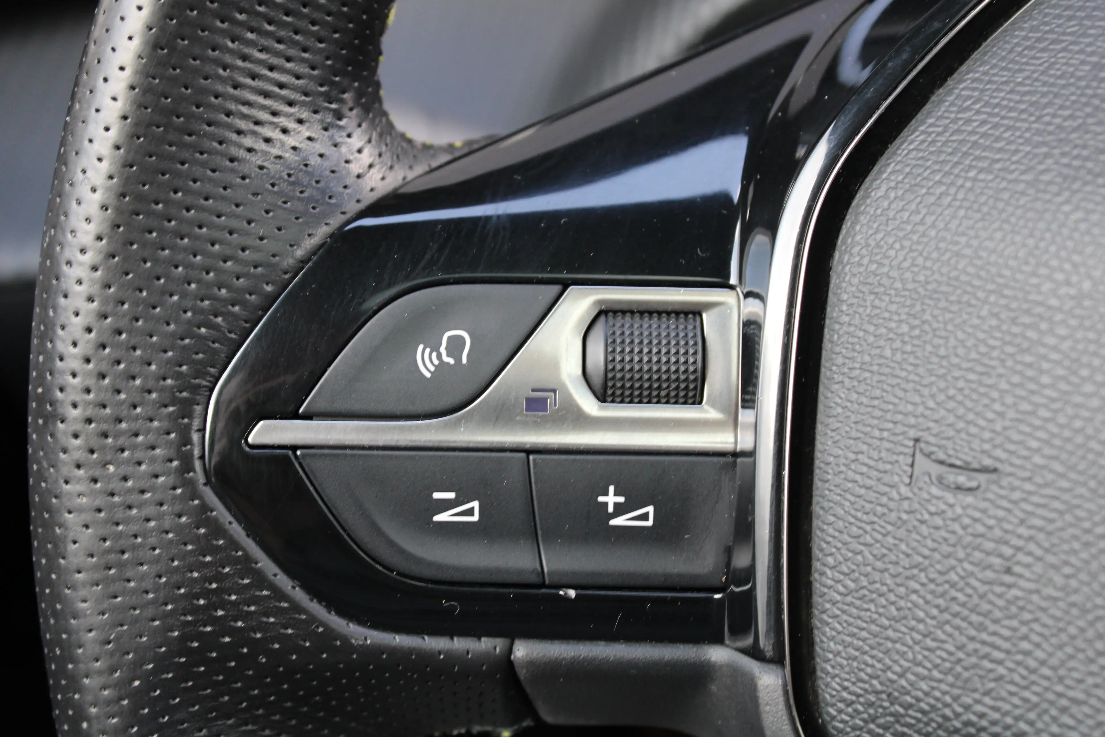 Peugeot 208 1.2 PureTech GT Pack | Navigatie | Camera | Panora — photo 28