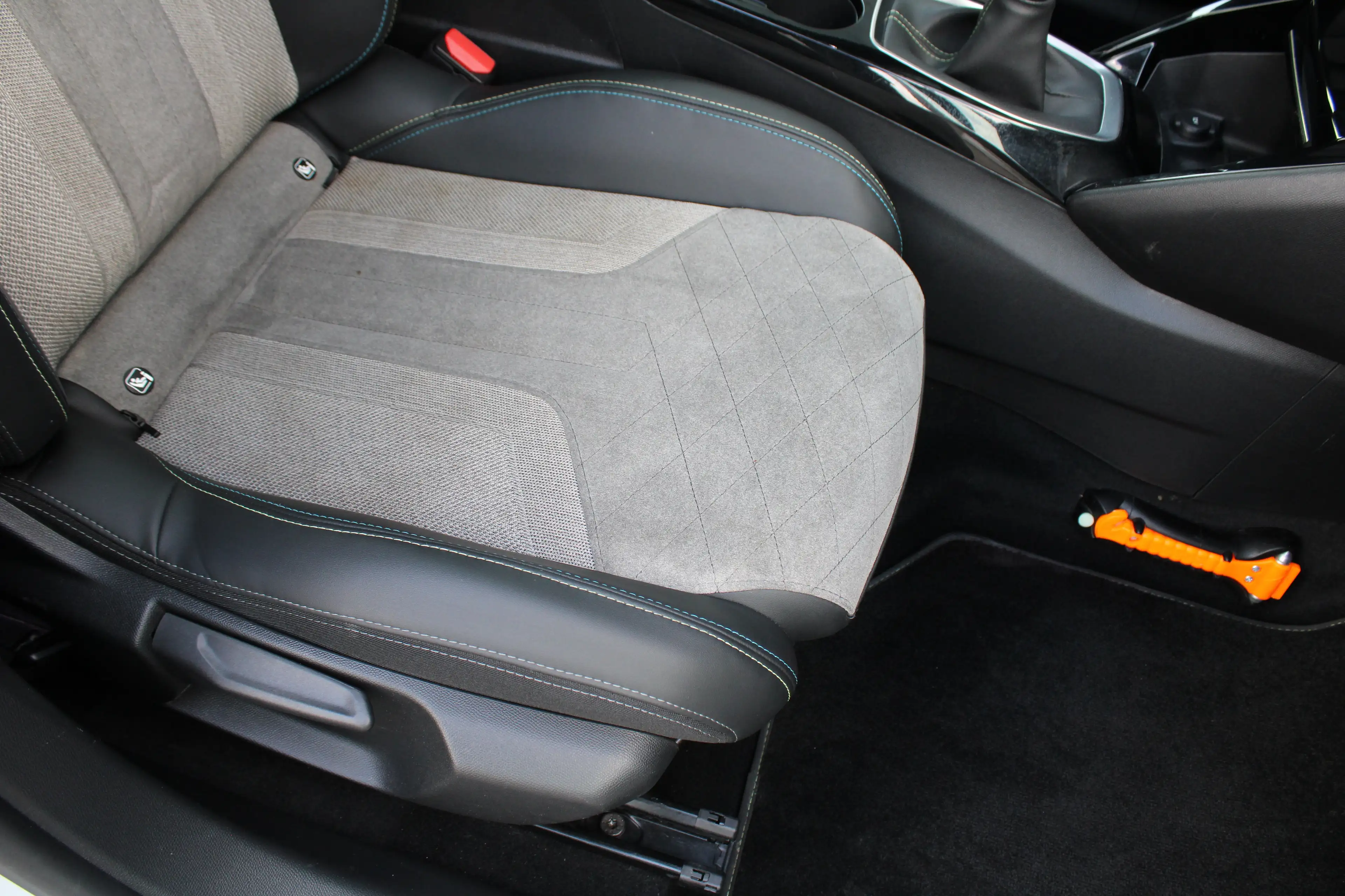 Peugeot 208 1.2 PureTech GT Pack | Navigatie | Camera | Panora — photo 5