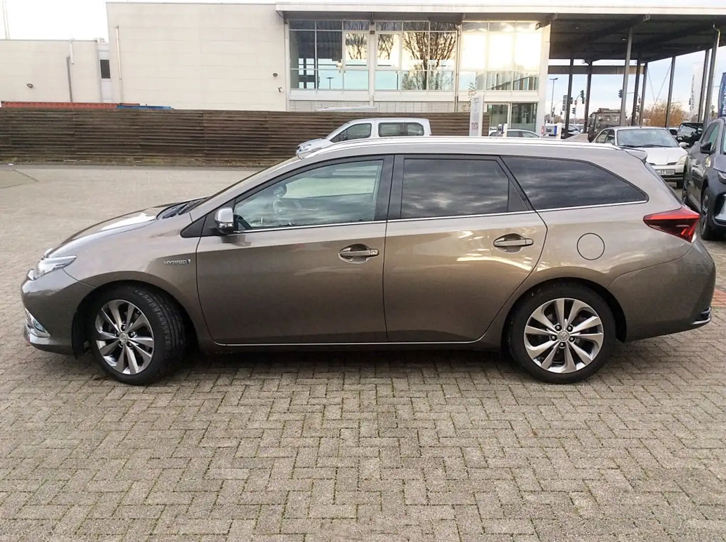 Toyota Auris 1.8 VVT-i Hybrid Automatik Touring Sports Executiv Bronze - 2