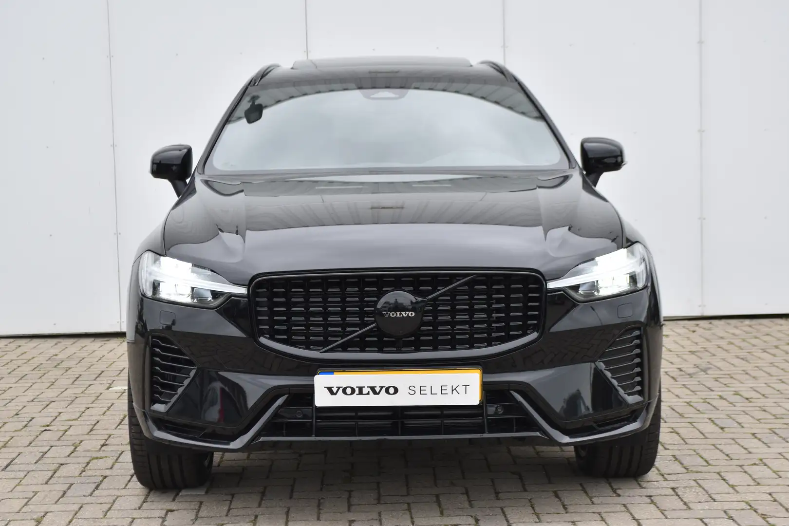 Volvo XC60 T6 Plus Black Edition | Pano | BLIS | Verwarmbare Zwart - 2