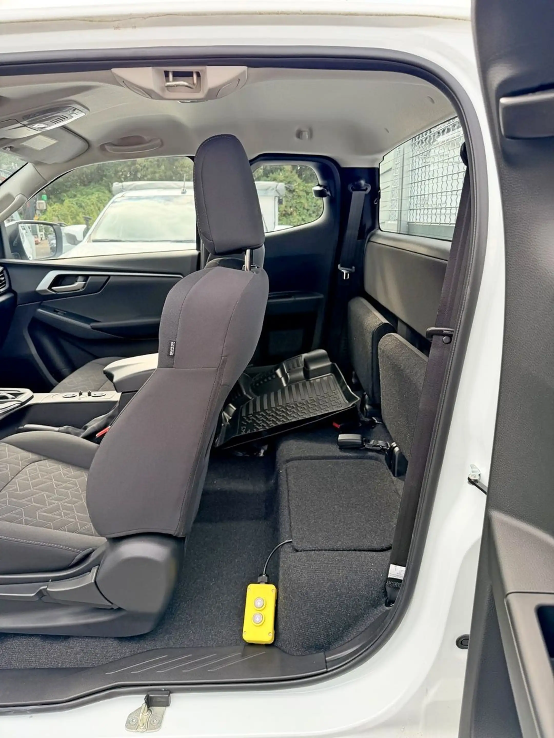 Isuzu D-Max Space Cab LS AT + Drei-Seitenkipper — photo 15