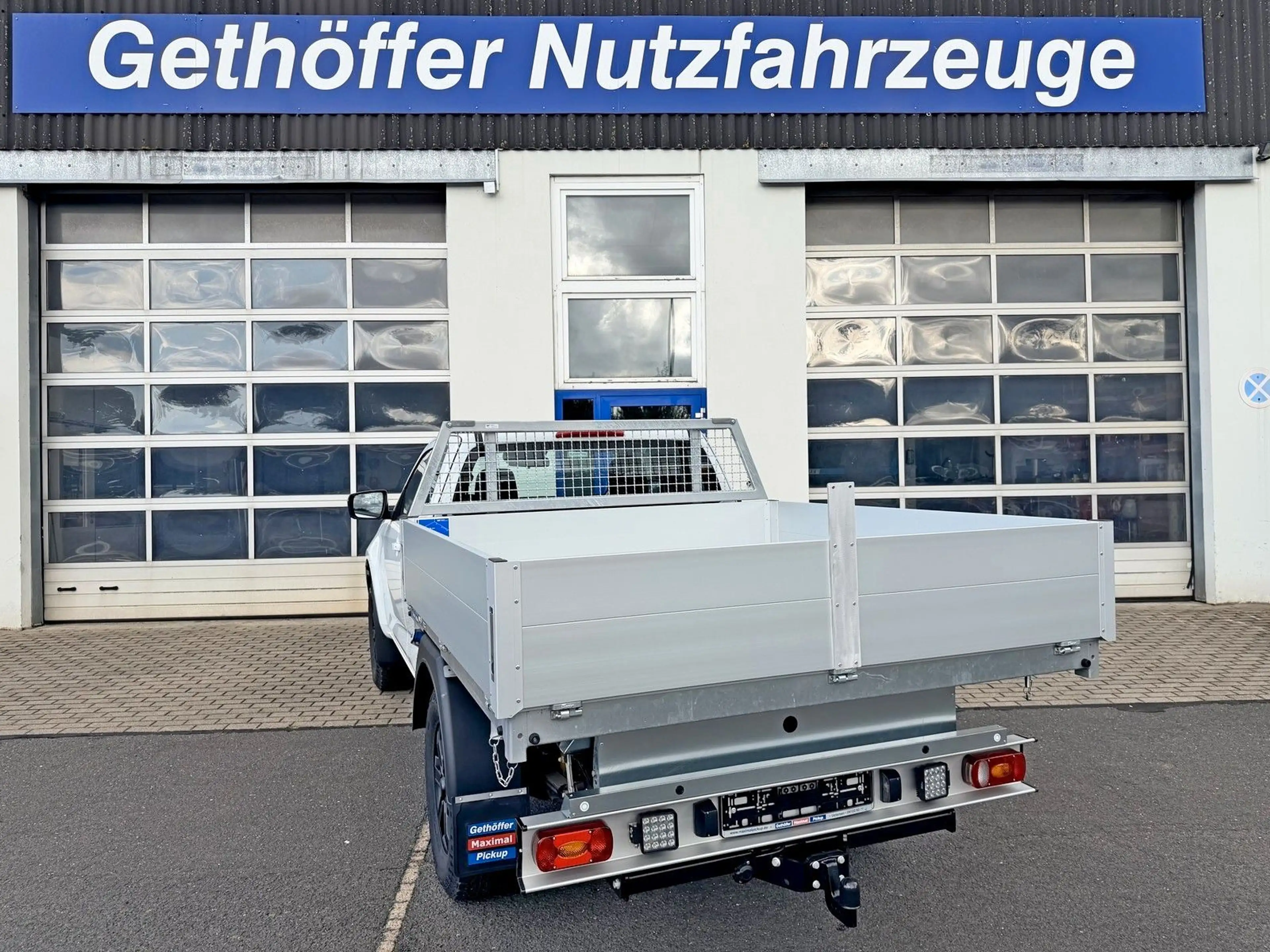 Isuzu D-Max Space Cab LS AT + Drei-Seitenkipper — photo 6