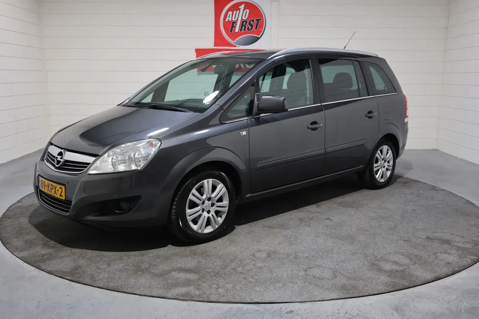 Opel Zafira 1.8 Cosmo, 7 persoons, Trekhaak, Cruise, Clima, Na Grijs - 1