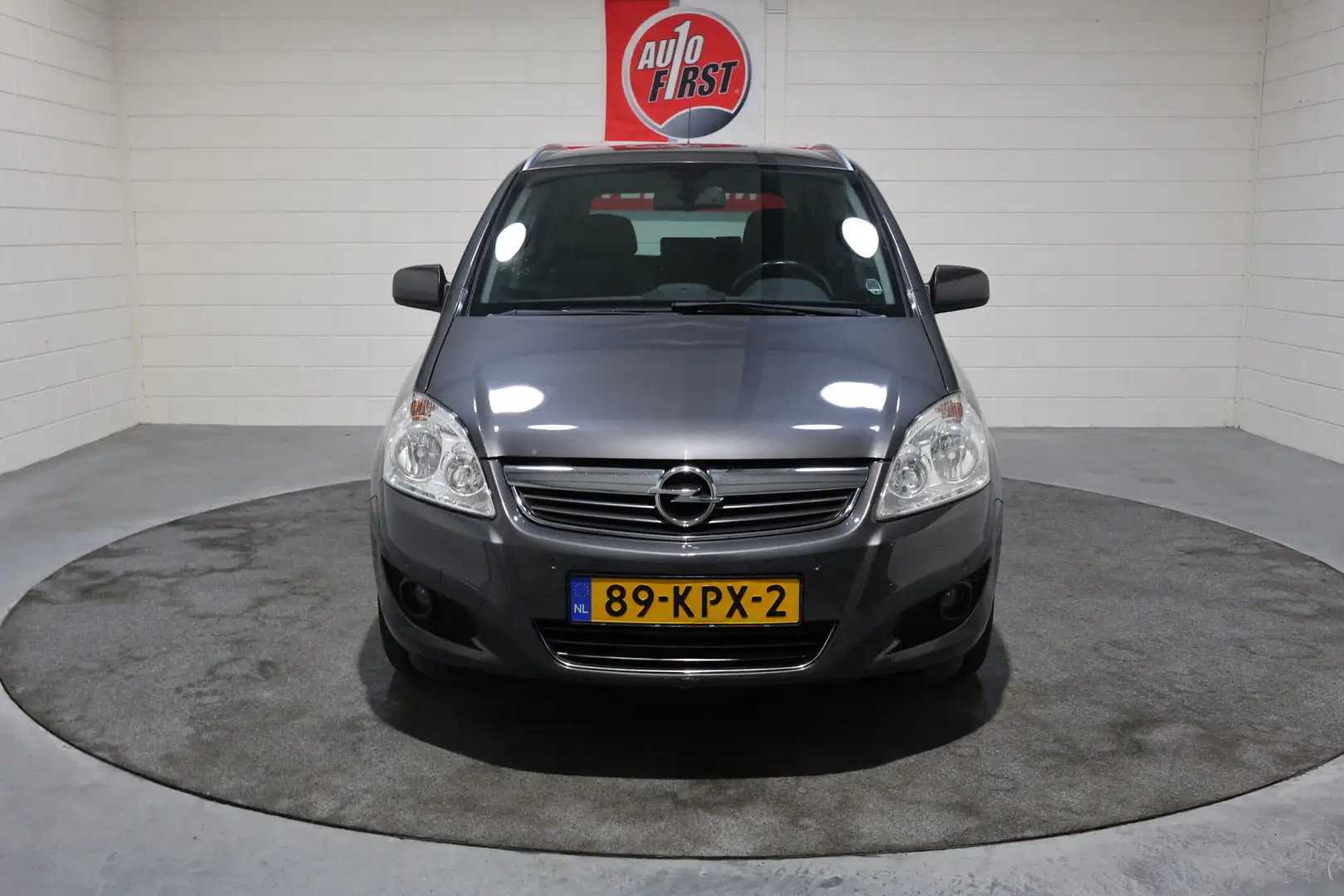 Opel Zafira 1.8 Cosmo, 7 persoons, Trekhaak, Cruise, Clima, Na Grijs - 2