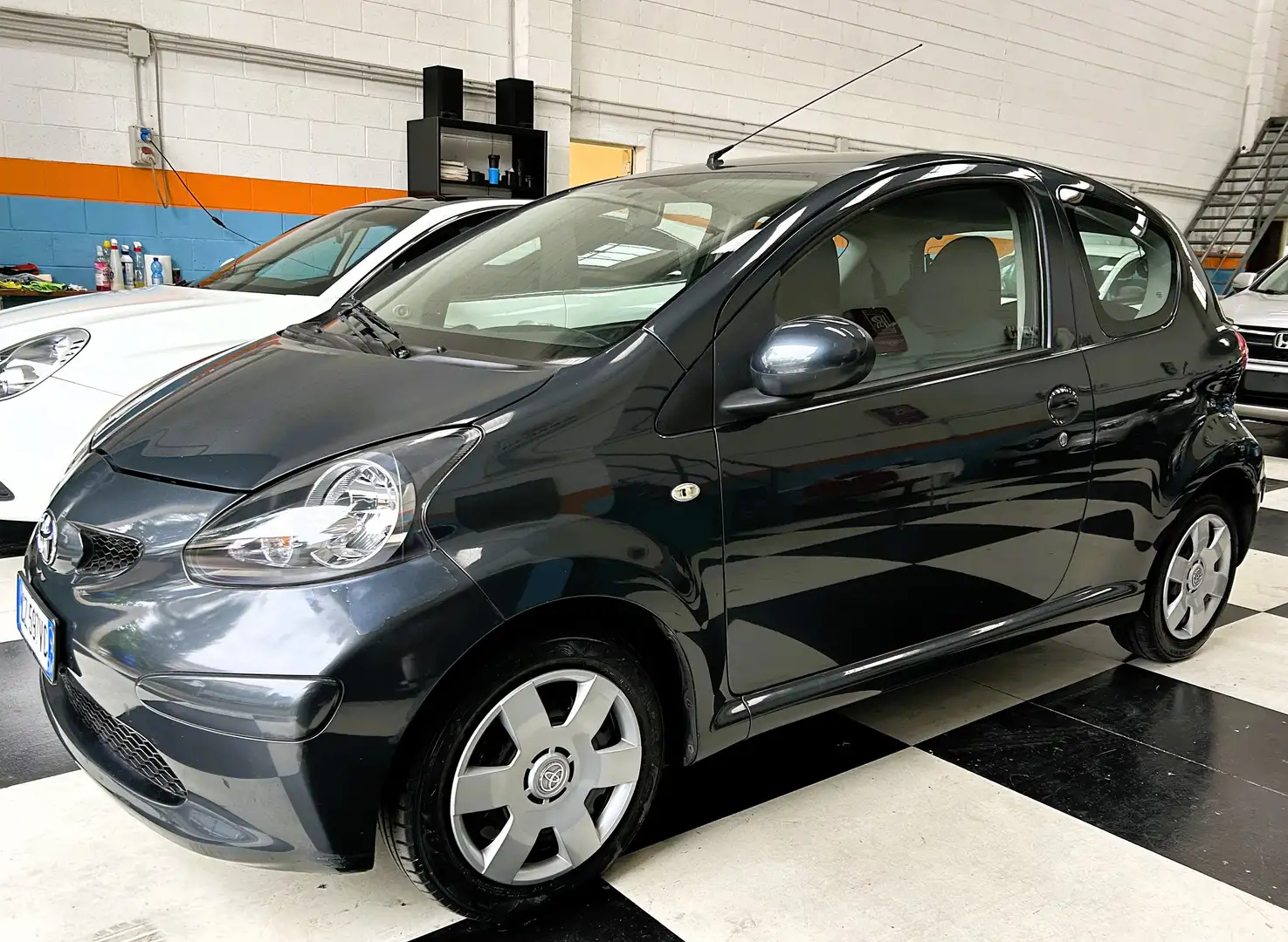 Toyota Aygo Aygo I  3p 1.0 Sol ok neopatentati Grigio - 1