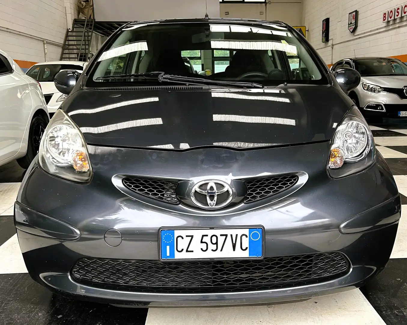 Toyota Aygo Aygo I  3p 1.0 Sol ok neopatentati Grigio - 2