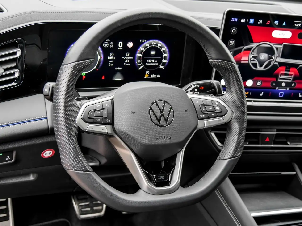 Volkswagen Tiguan R-Line 2.0 TDI DSG IQ.Light Navi AHK 20" Travel... 9