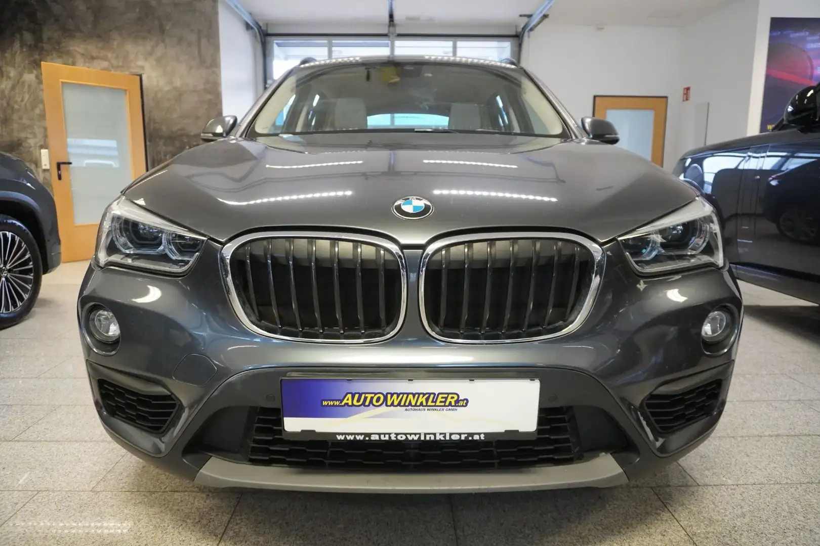 BMW X1 xDrive 18d Advantage Aut. LED/Navi/18“/Kamera Grau - 2