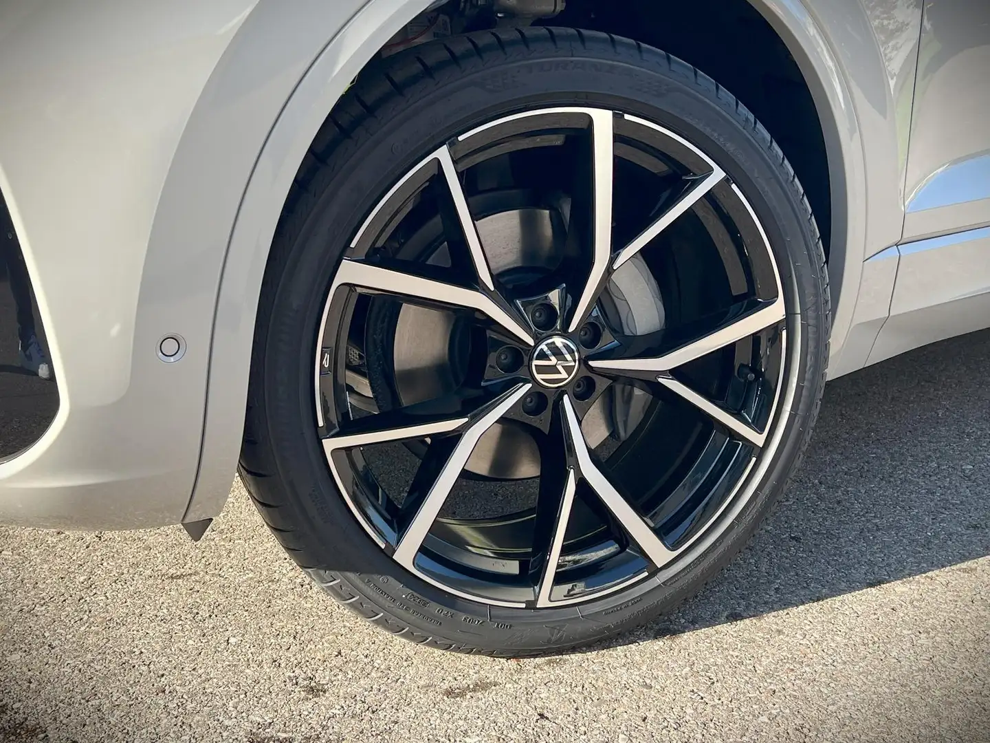 Volkswagen Touareg 3.0 TDI 4M R-Line AHK PANO DYNAUDIO STHZ Бежевий - 2