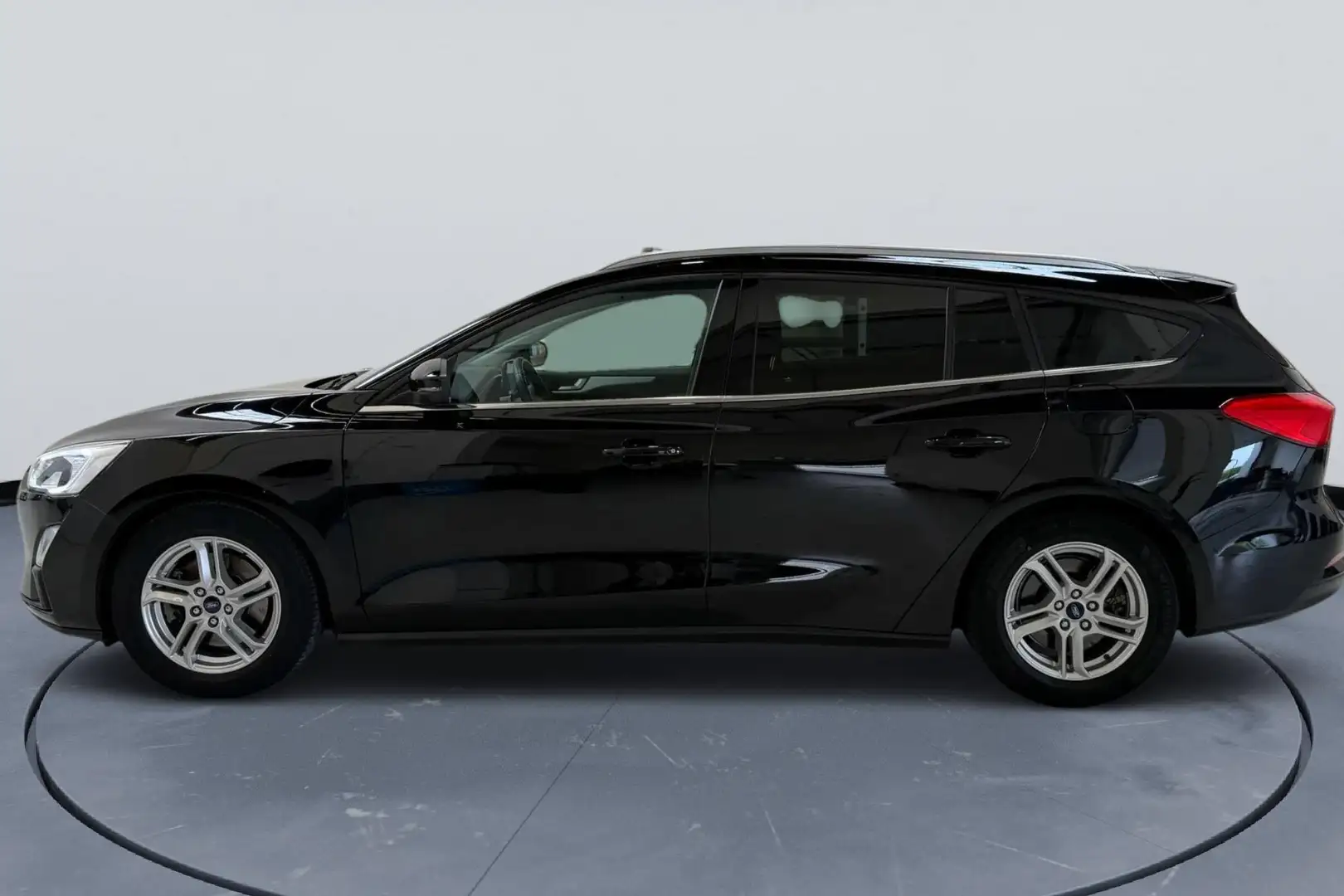 Ford Focus Wagon 1.0 EcoBoost Trend Edition Business | Trekha Negro - 2