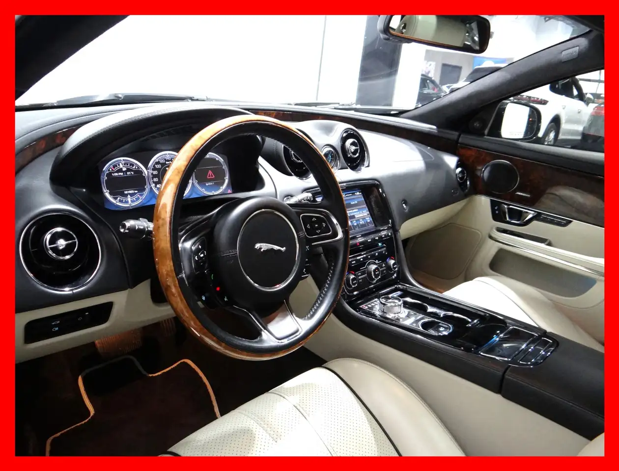 Jaguar XJ снимка Jaguar XJ