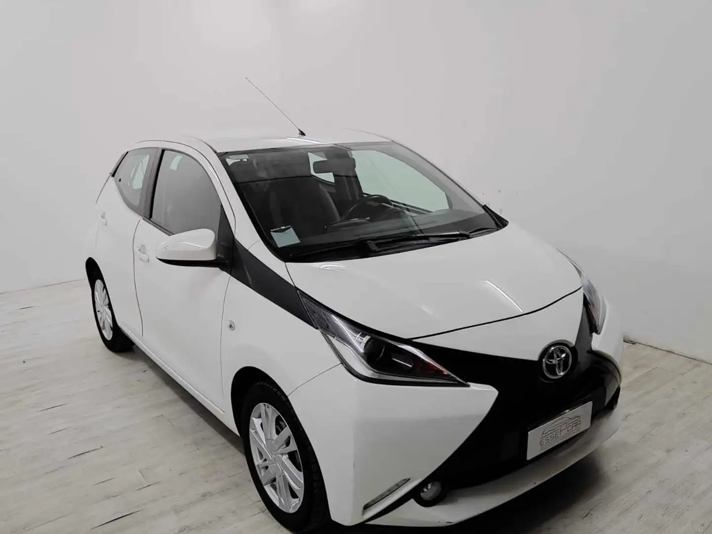 Toyota Aygo 1.0 VVT-i 69 CV 5 porte x-cool Bianco - 2