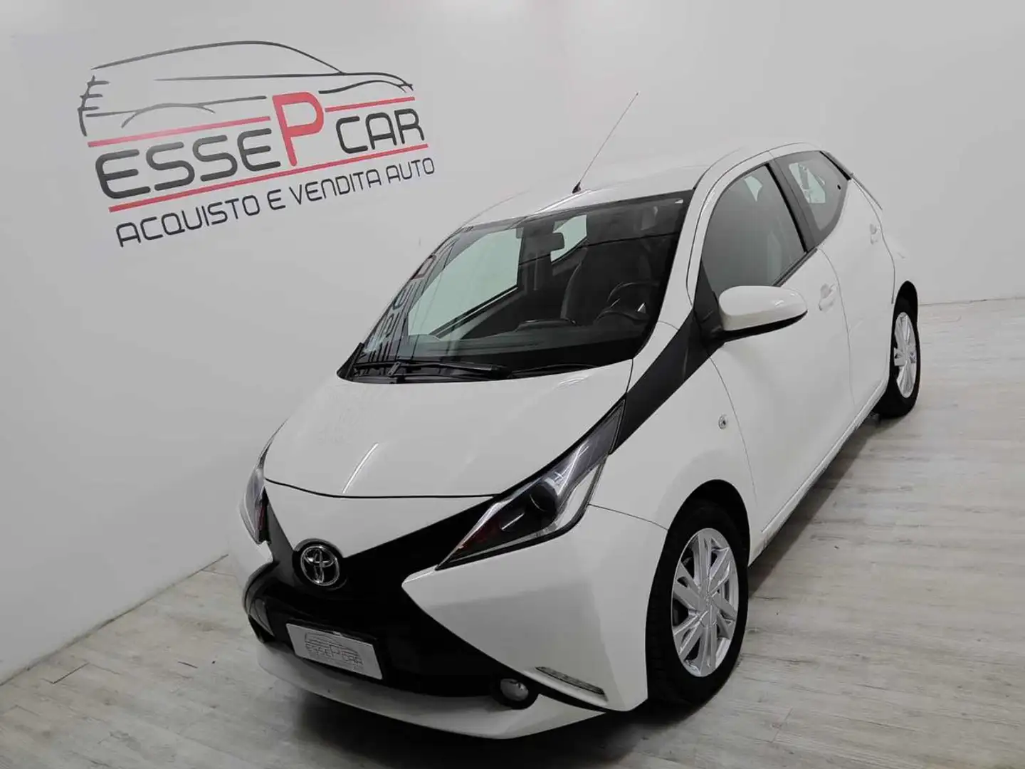 Toyota Aygo 1.0 VVT-i 69 CV 5 porte x-cool Bianco - 1