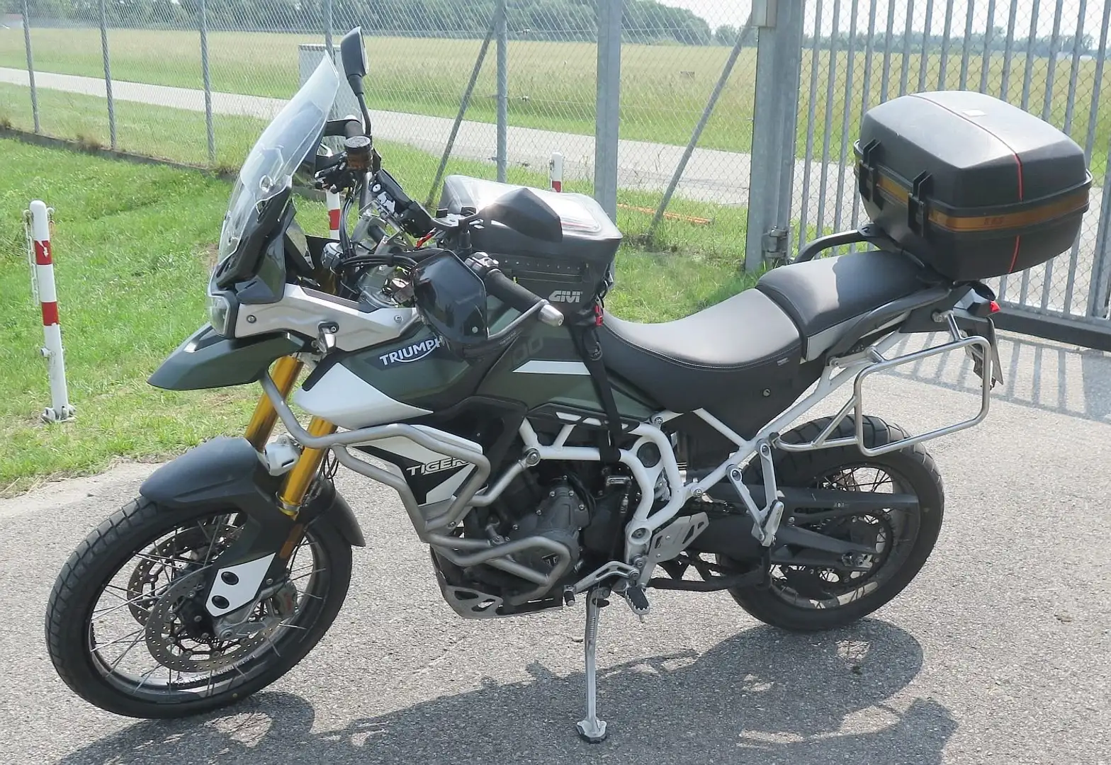 Triumph Tiger 900 Rally Pro - Garmin XT, GIVI Grün - 2