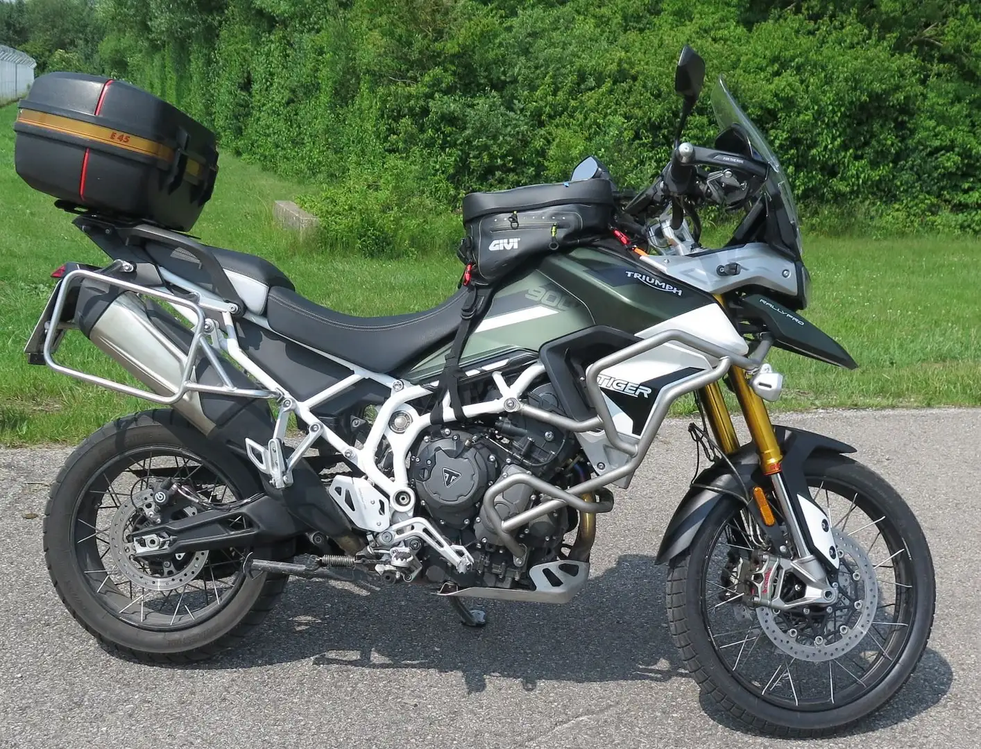 Triumph Tiger 900 Rally Pro - Garmin XT, GIVI Grün - 1