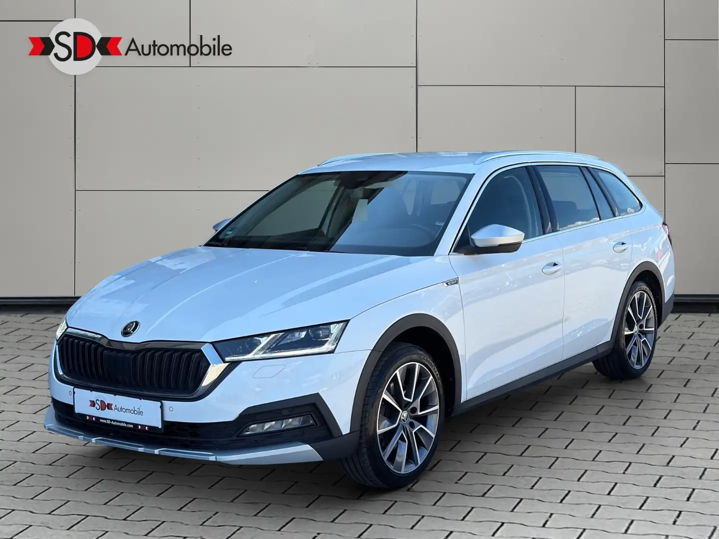 Skoda Octavia 2.0 Scout 4x4 147KW LED VIRTUAL Blanc - 1