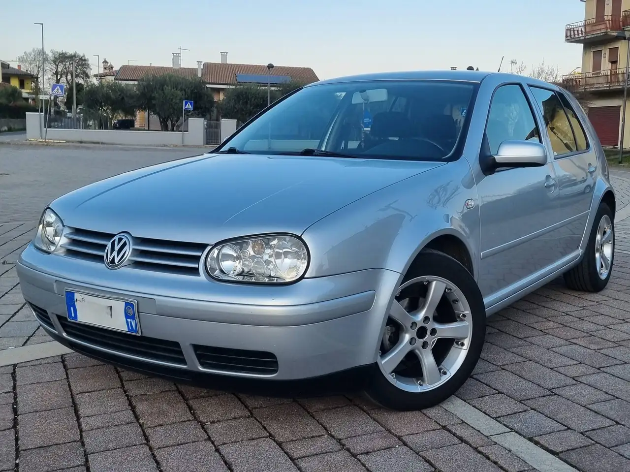 Volkswagen Golf IV 1997 5p 1.6 Highline 105cv, foto 1