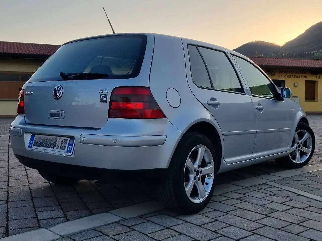 Volkswagen Golf IV 1997 5p 1.6 Highline 105cv, foto 6