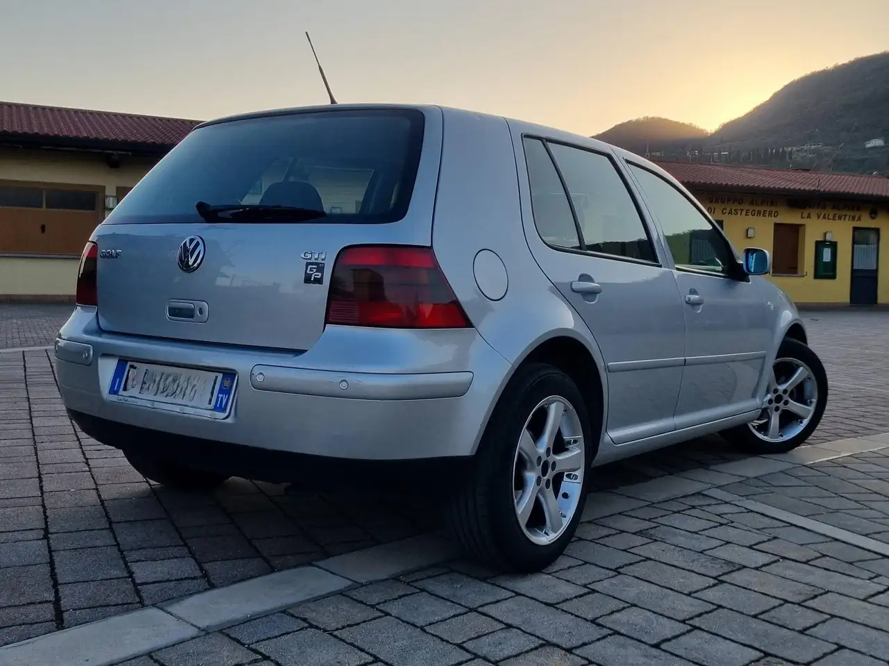 Volkswagen Golf IV 1997 5p 1.6 Highline 105cv, foto 2