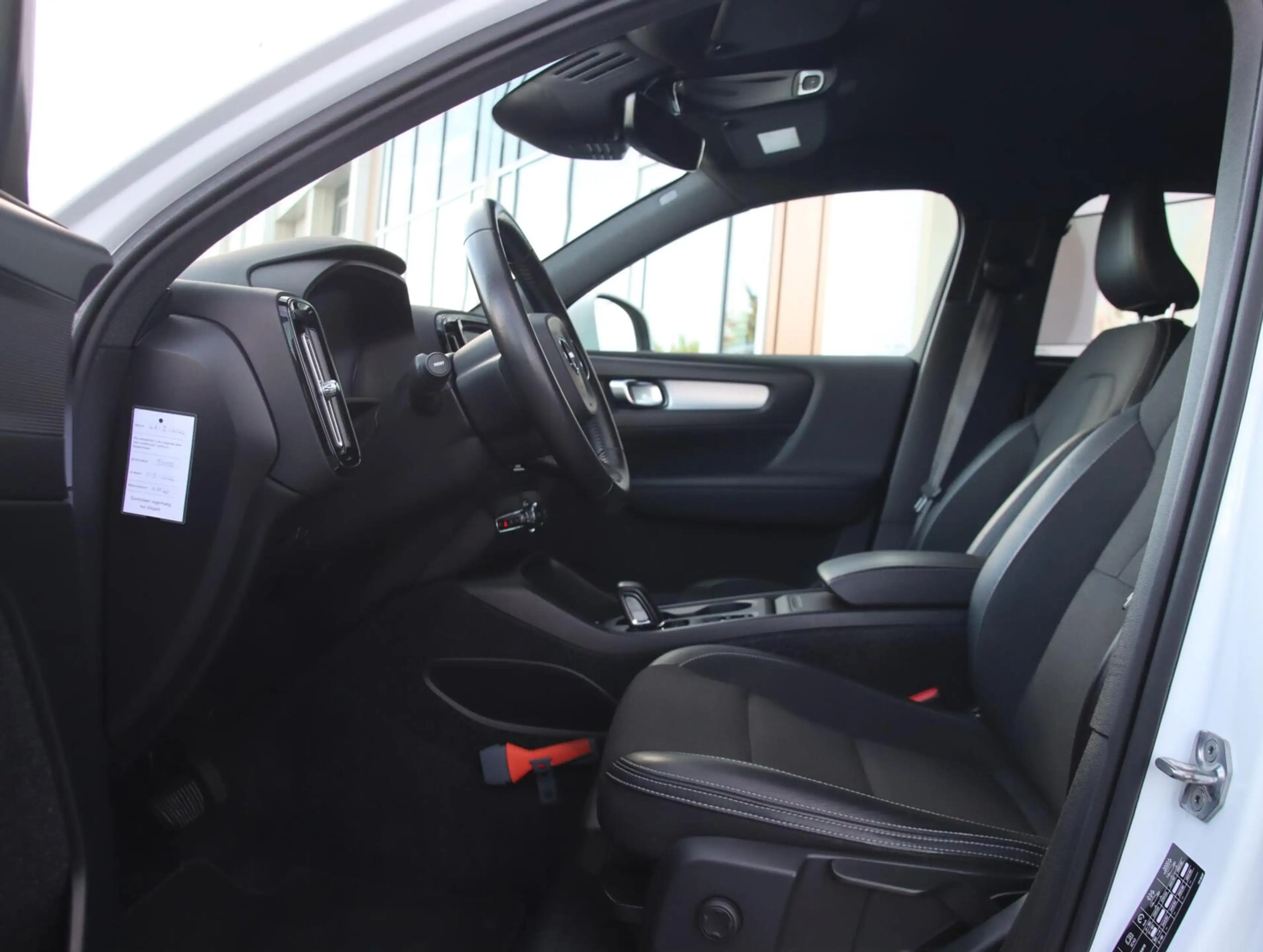 Volvo XC40 2.0 T4 190PK Momentum Pro — photo 4