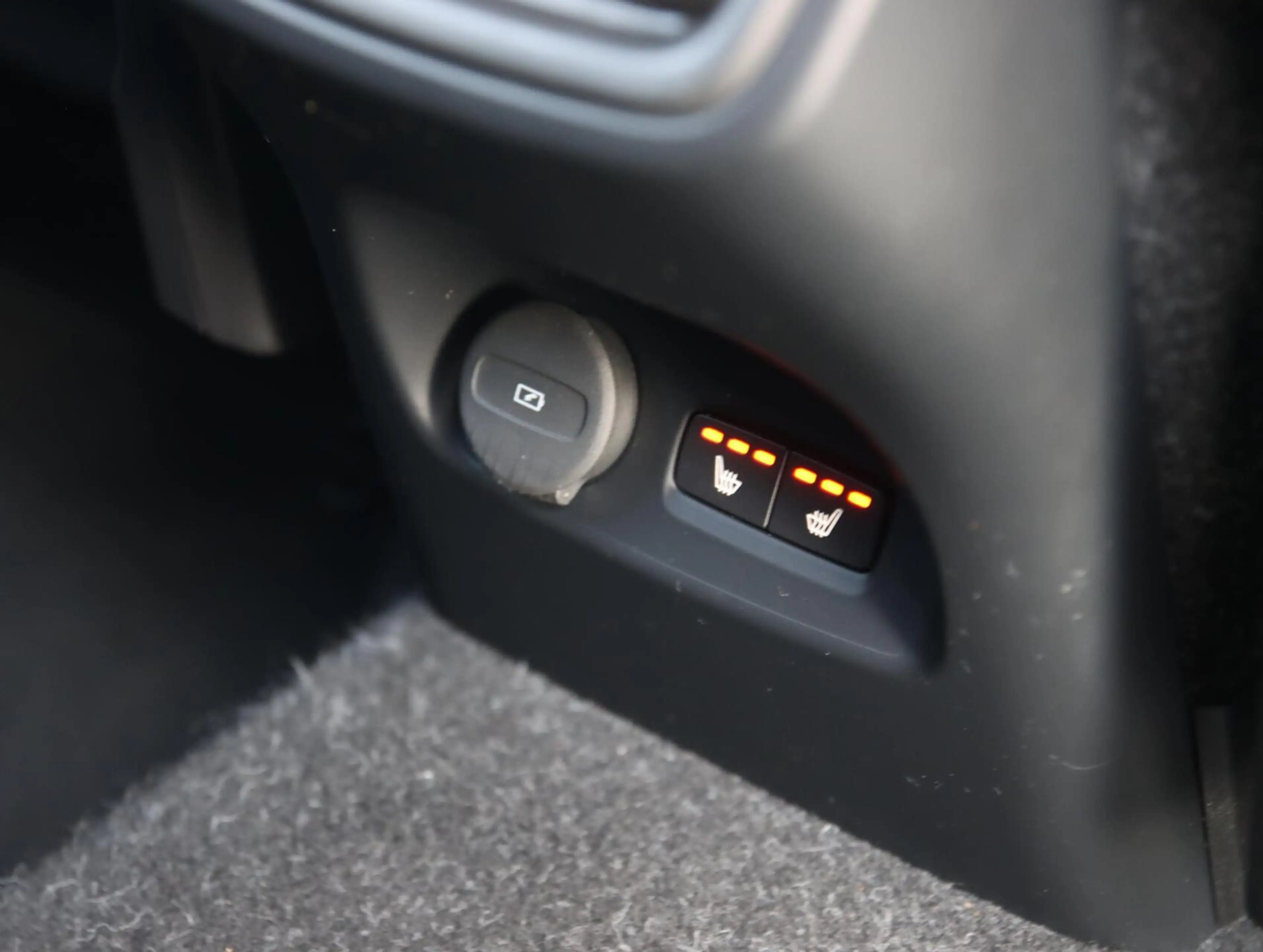 Volvo XC40 2.0 T4 190PK Momentum Pro — photo 17