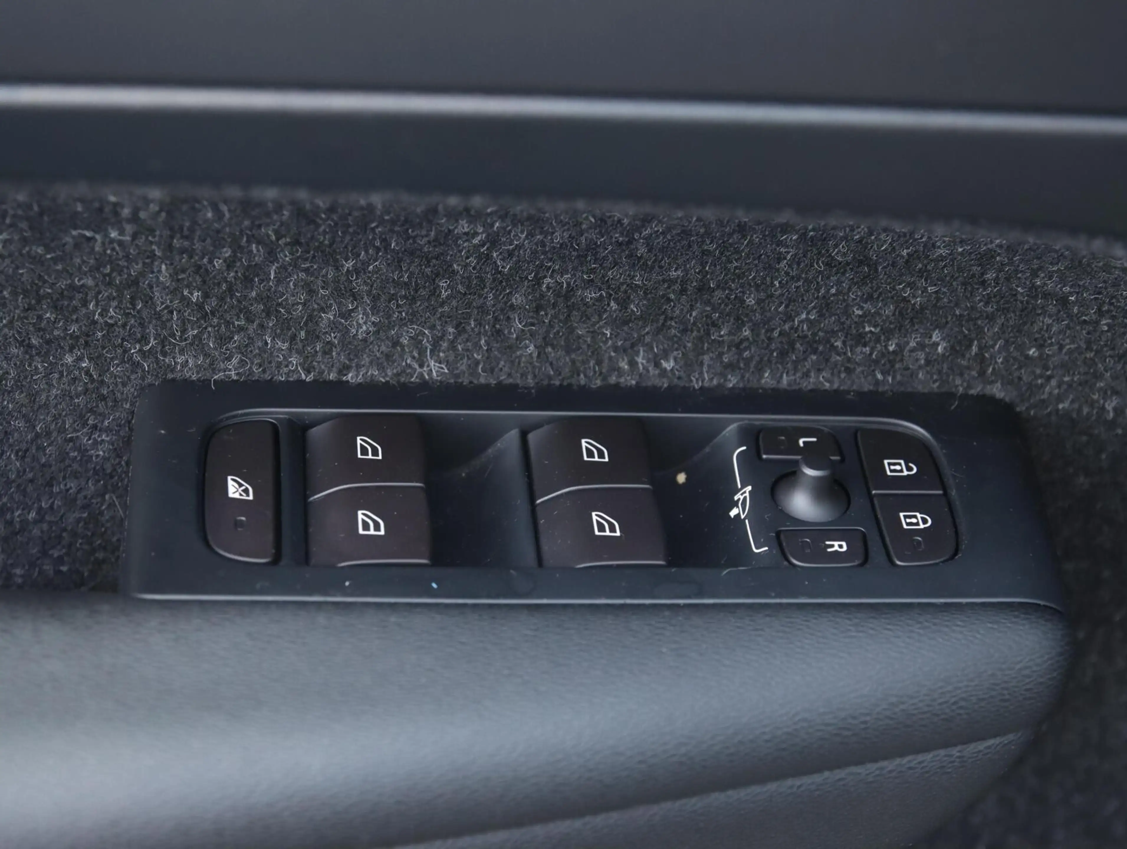Volvo XC40 2.0 T4 190PK Momentum Pro — photo 32