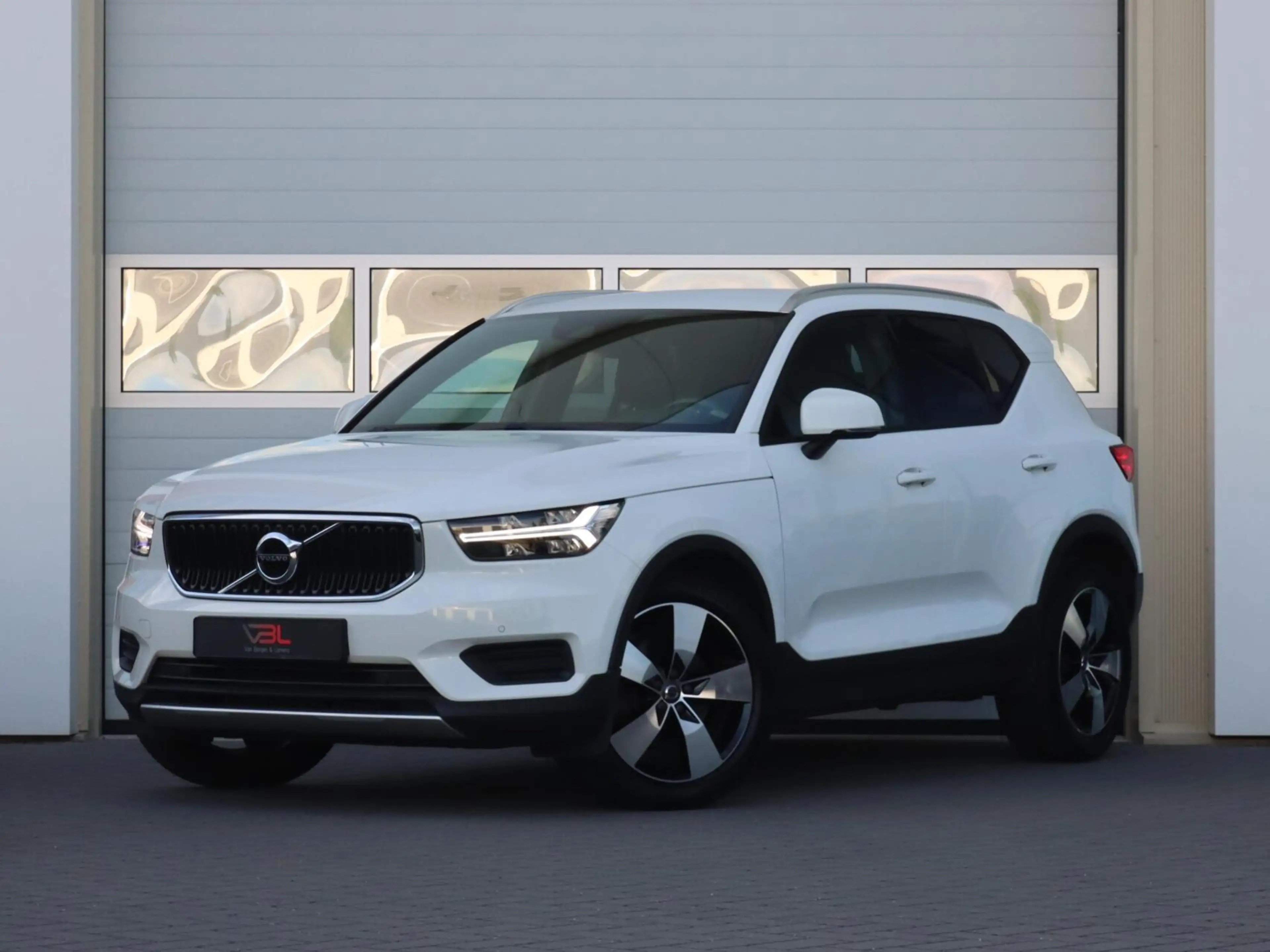 Volvo XC40 2.0 T4 190PK Momentum Pro — photo 48