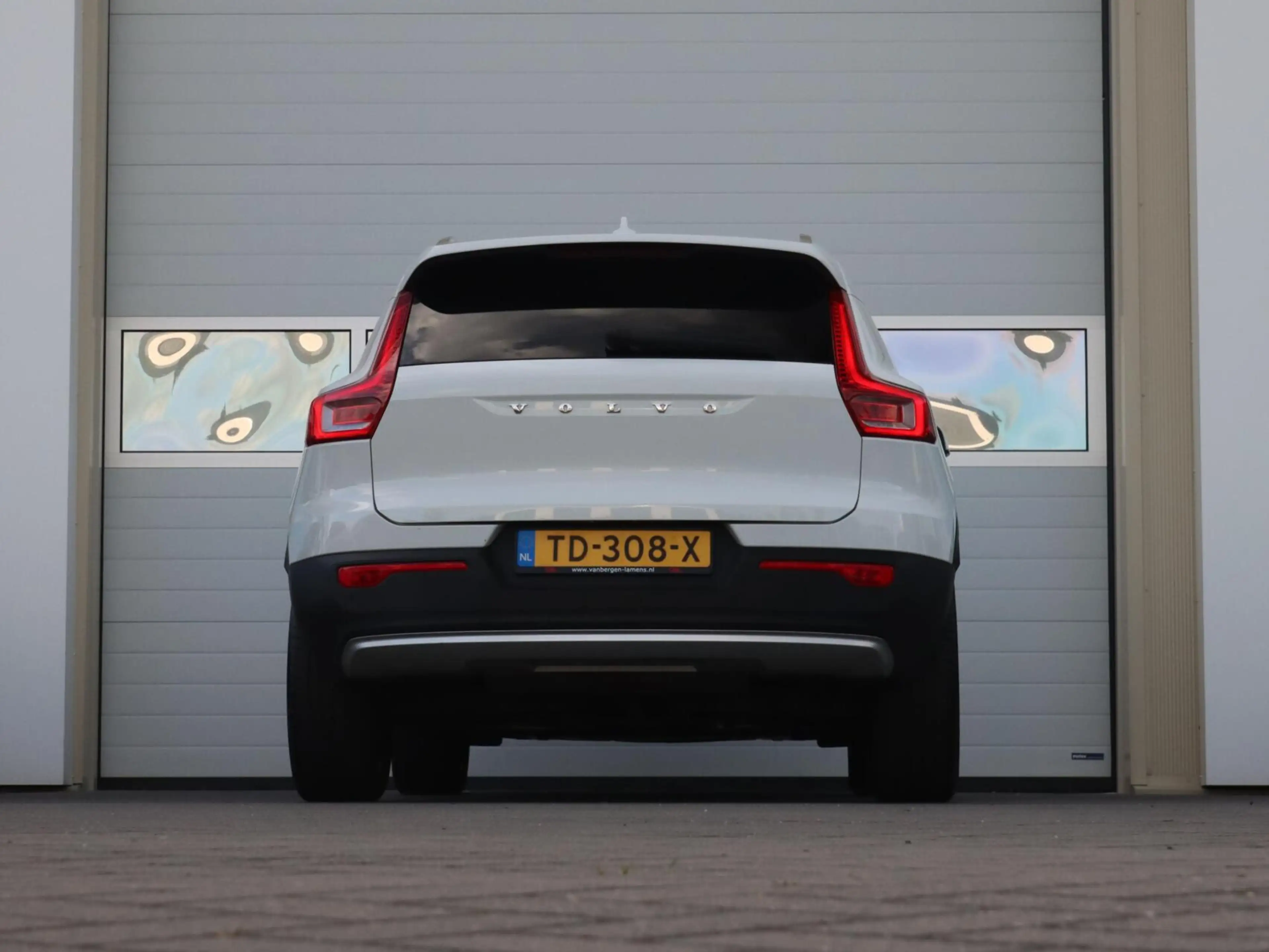 Volvo XC40 2.0 T4 190PK Momentum Pro — photo 9