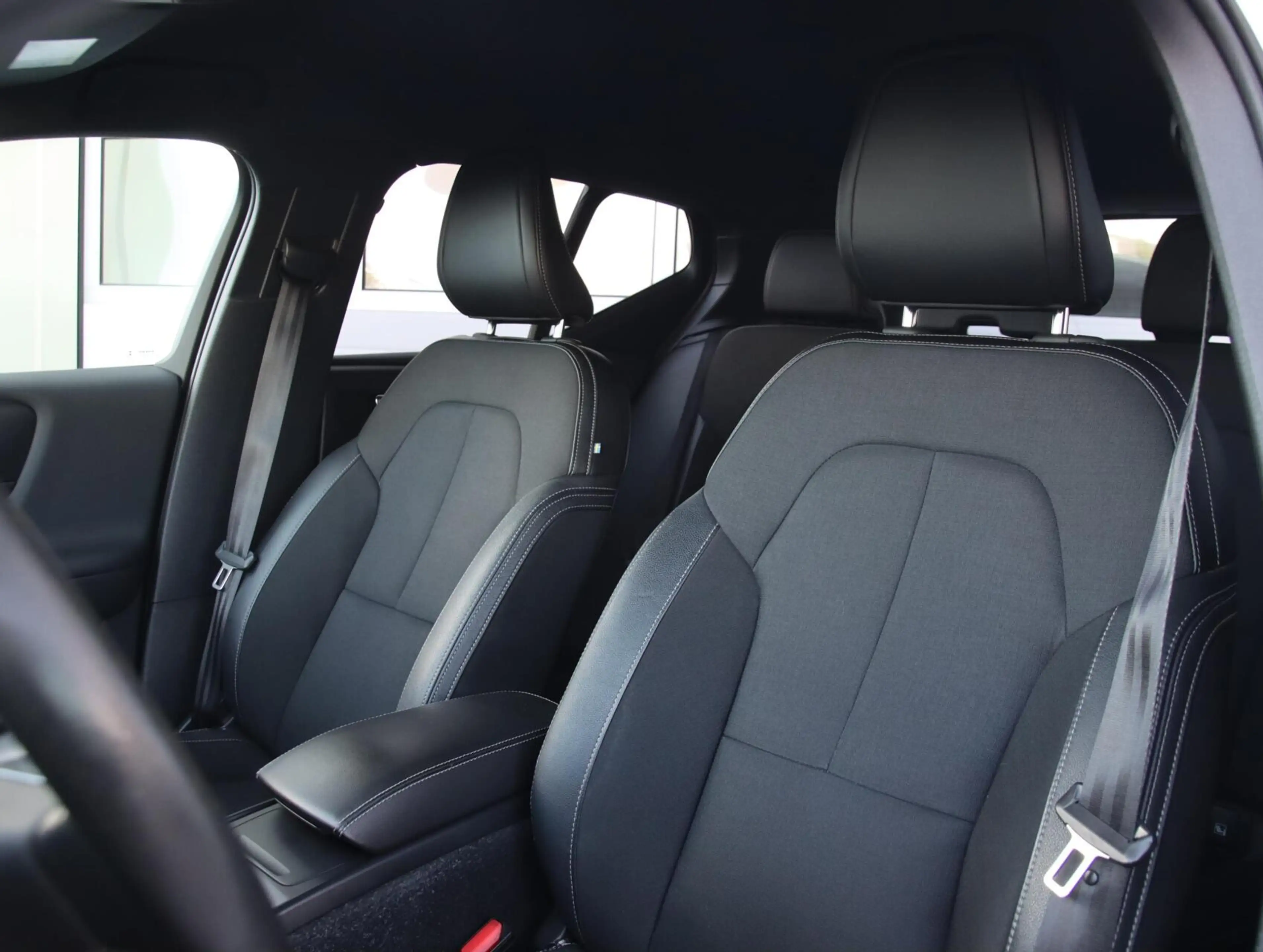 Volvo XC40 2.0 T4 190PK Momentum Pro — photo 5