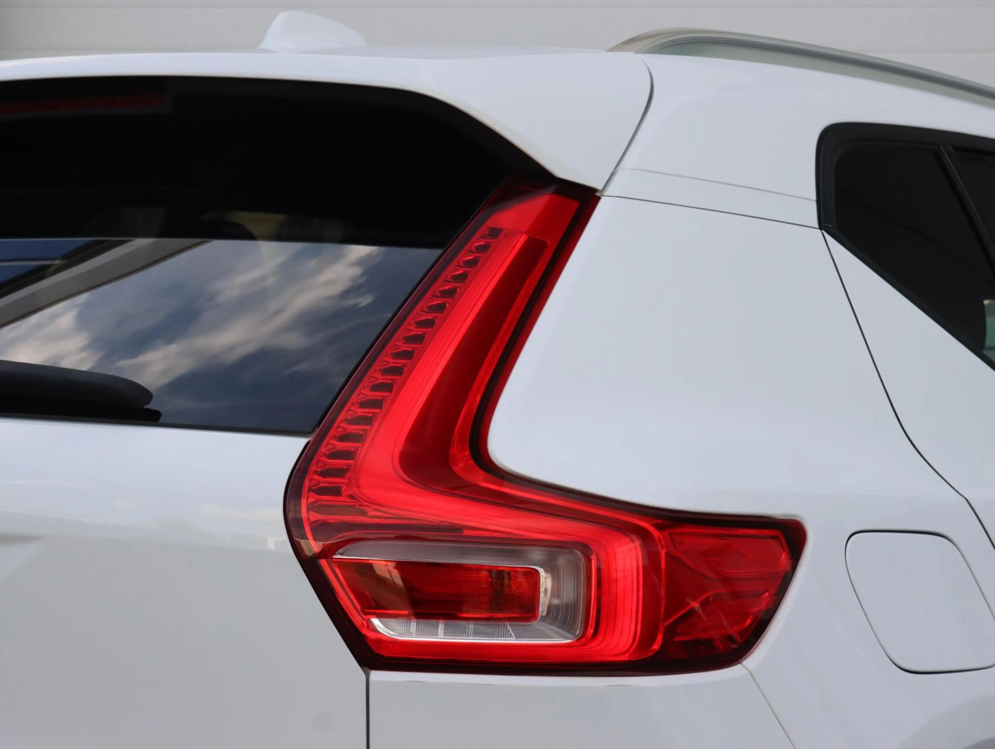 Volvo XC40 2.0 T4 190PK Momentum Pro — photo 23