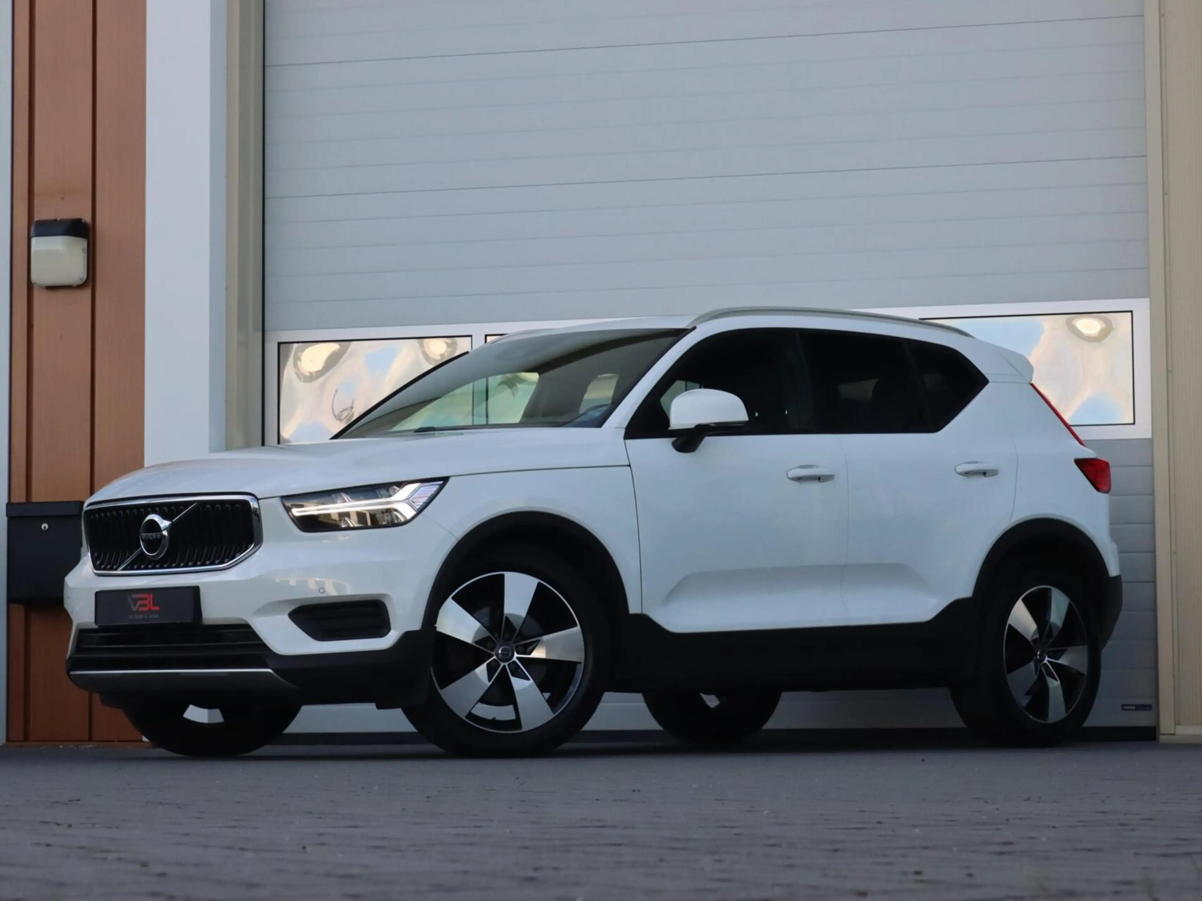 Volvo XC40 2.0 T4 190PK Momentum Pro — photo 46