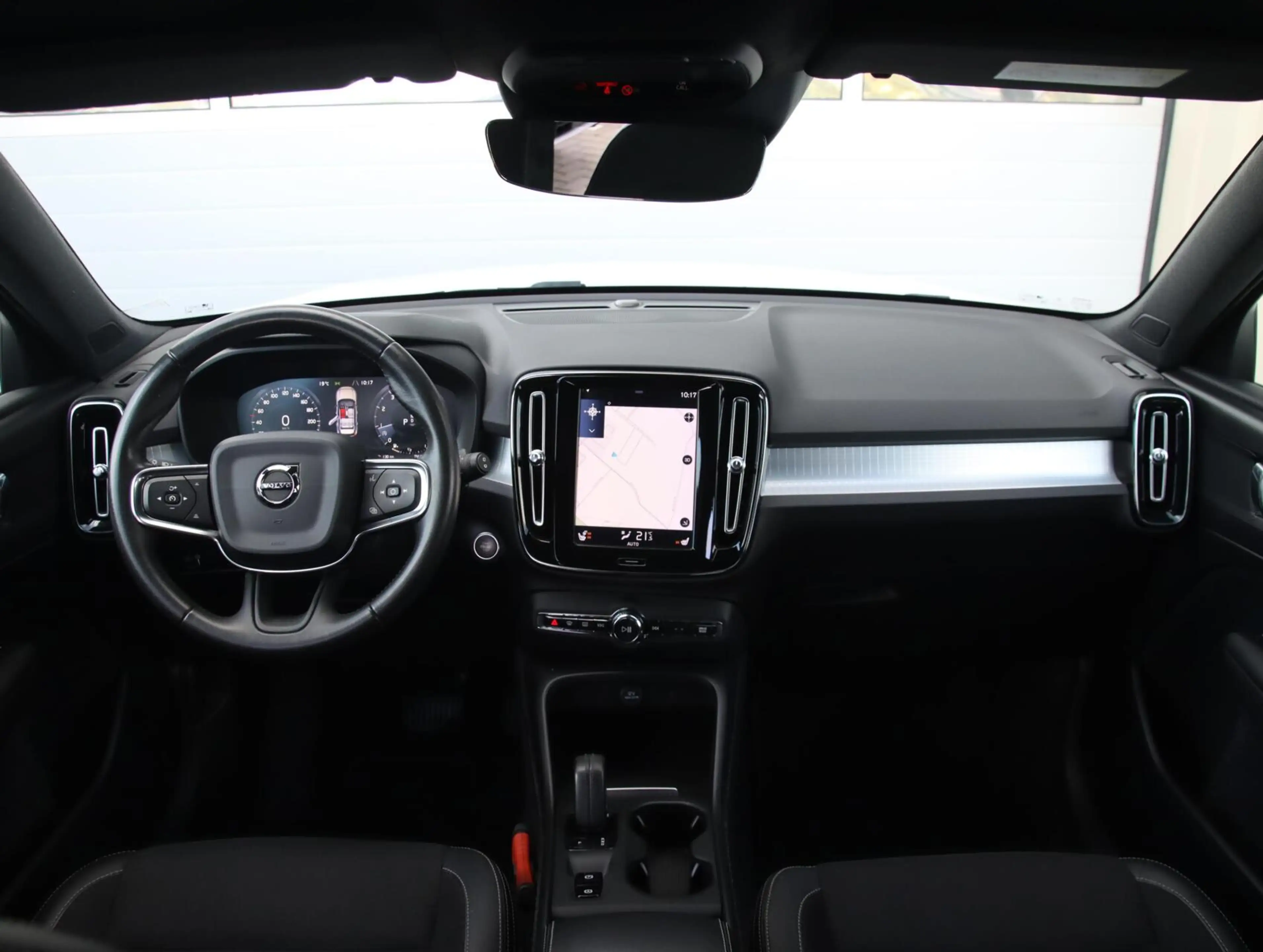 Volvo XC40 2.0 T4 190PK Momentum Pro — photo 34