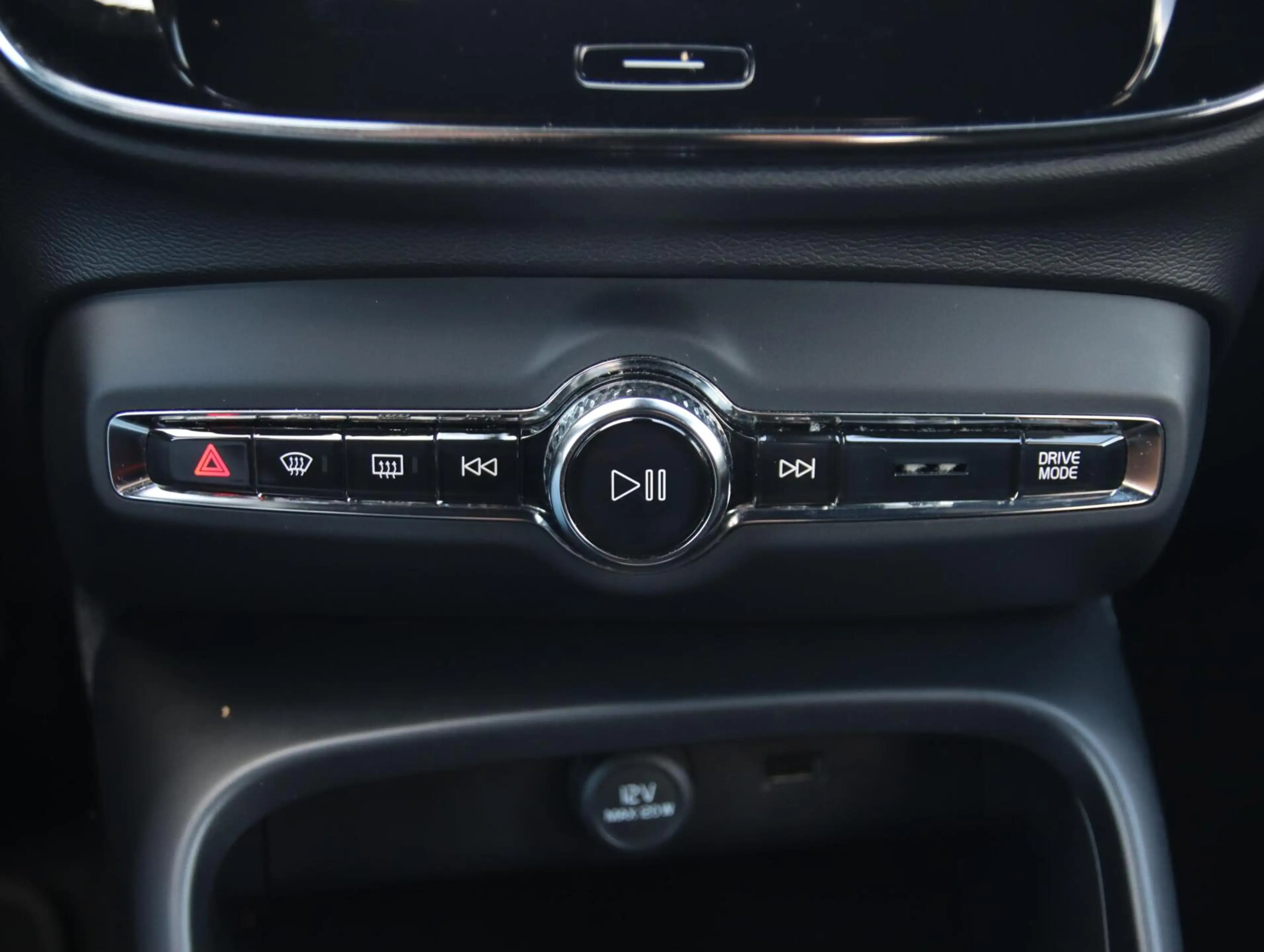 Volvo XC40 2.0 T4 190PK Momentum Pro — photo 18