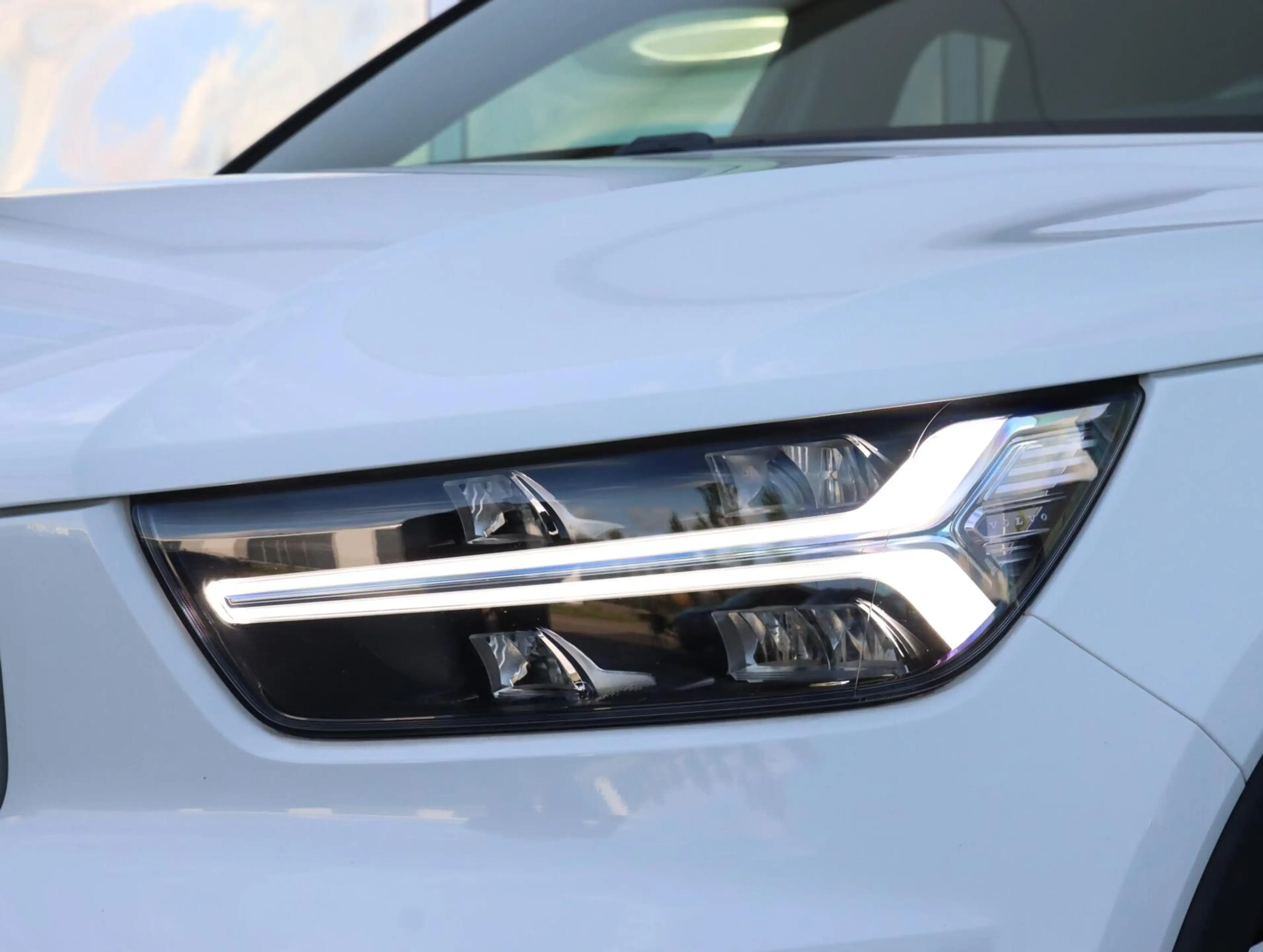 Volvo XC40 2.0 T4 190PK Momentum Pro — photo 45