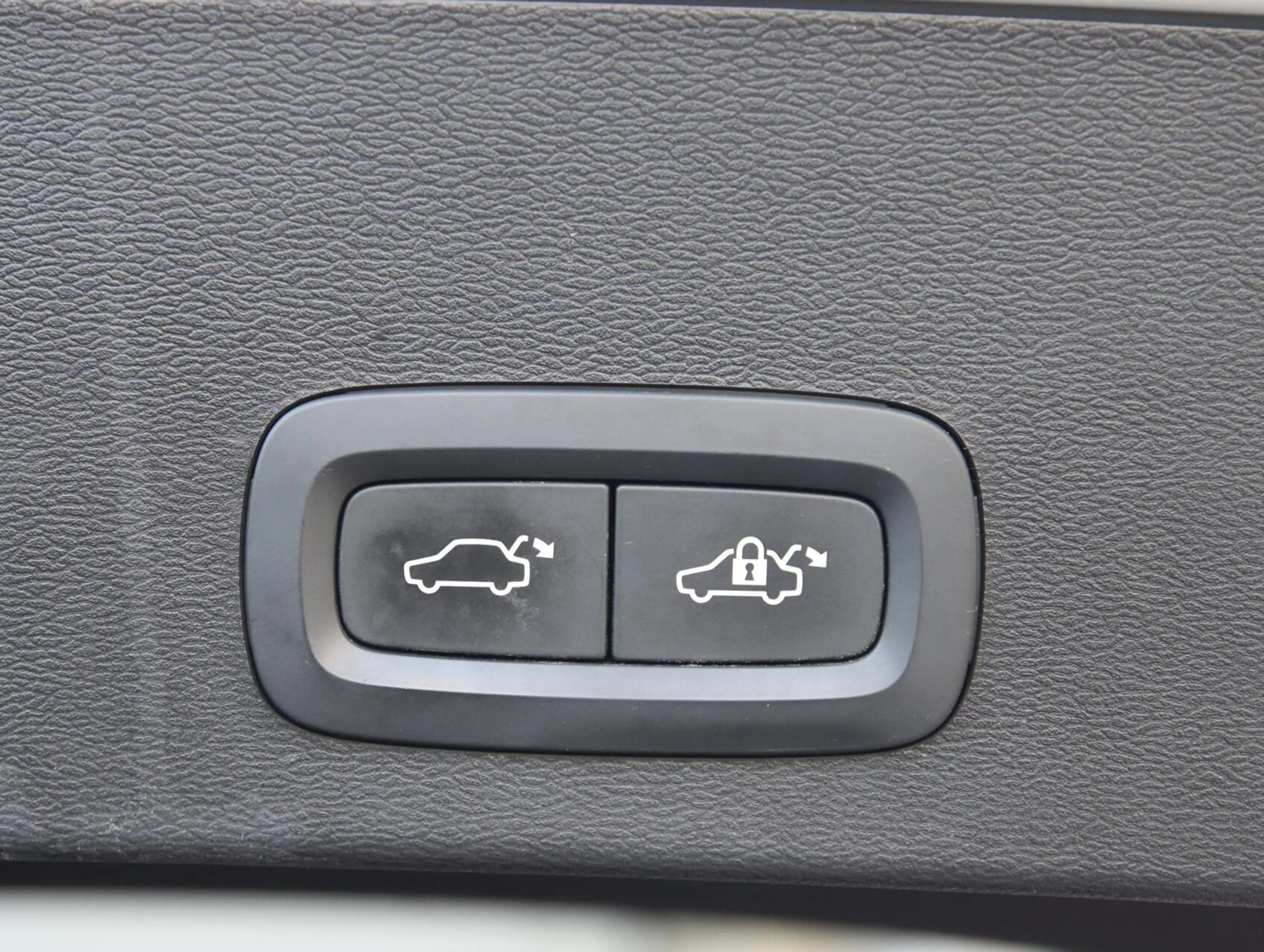 Volvo XC40 2.0 T4 190PK Momentum Pro — photo 27
